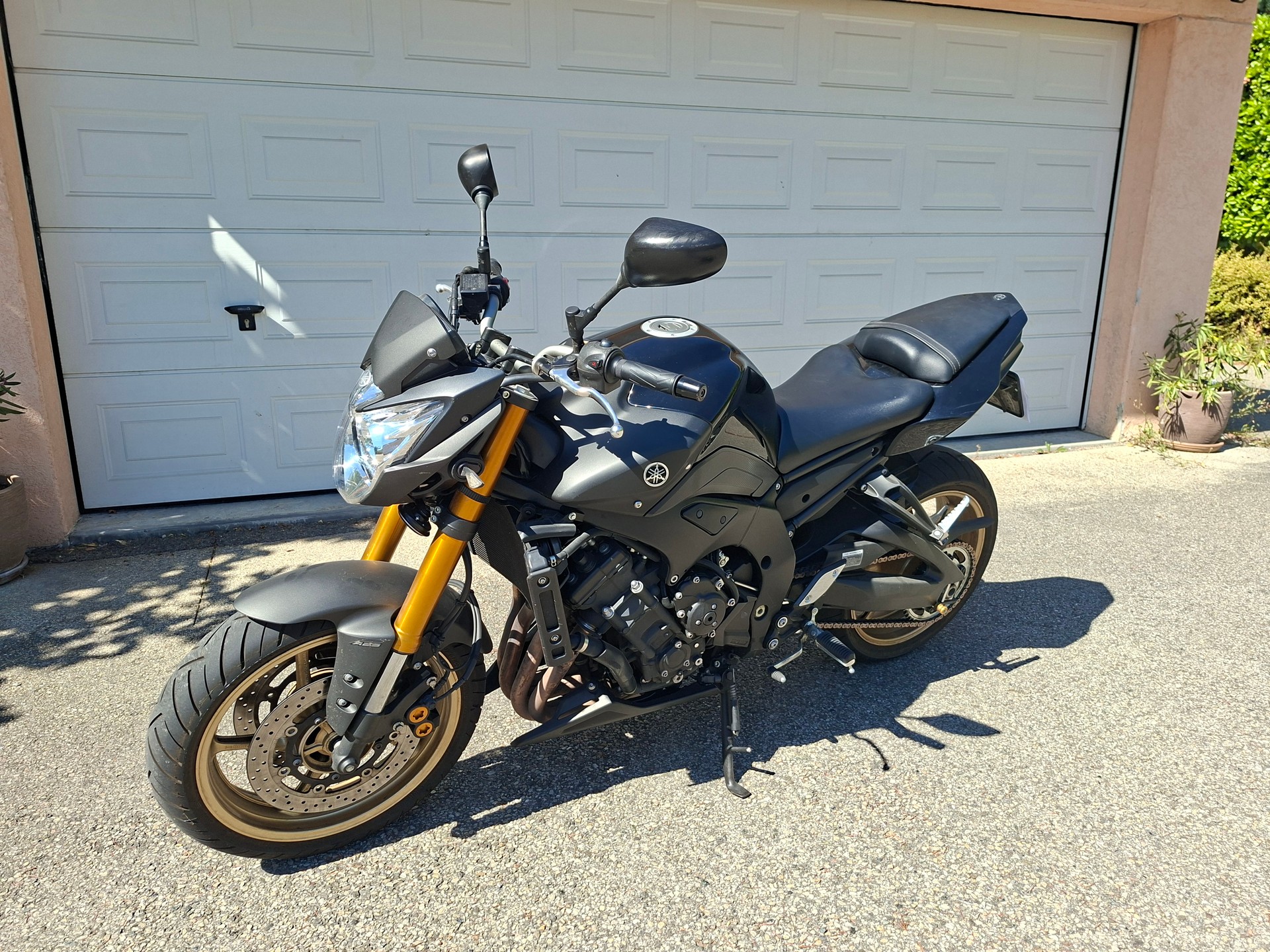 YAMAHA FZ8 N ABS Limited Edition-image-3