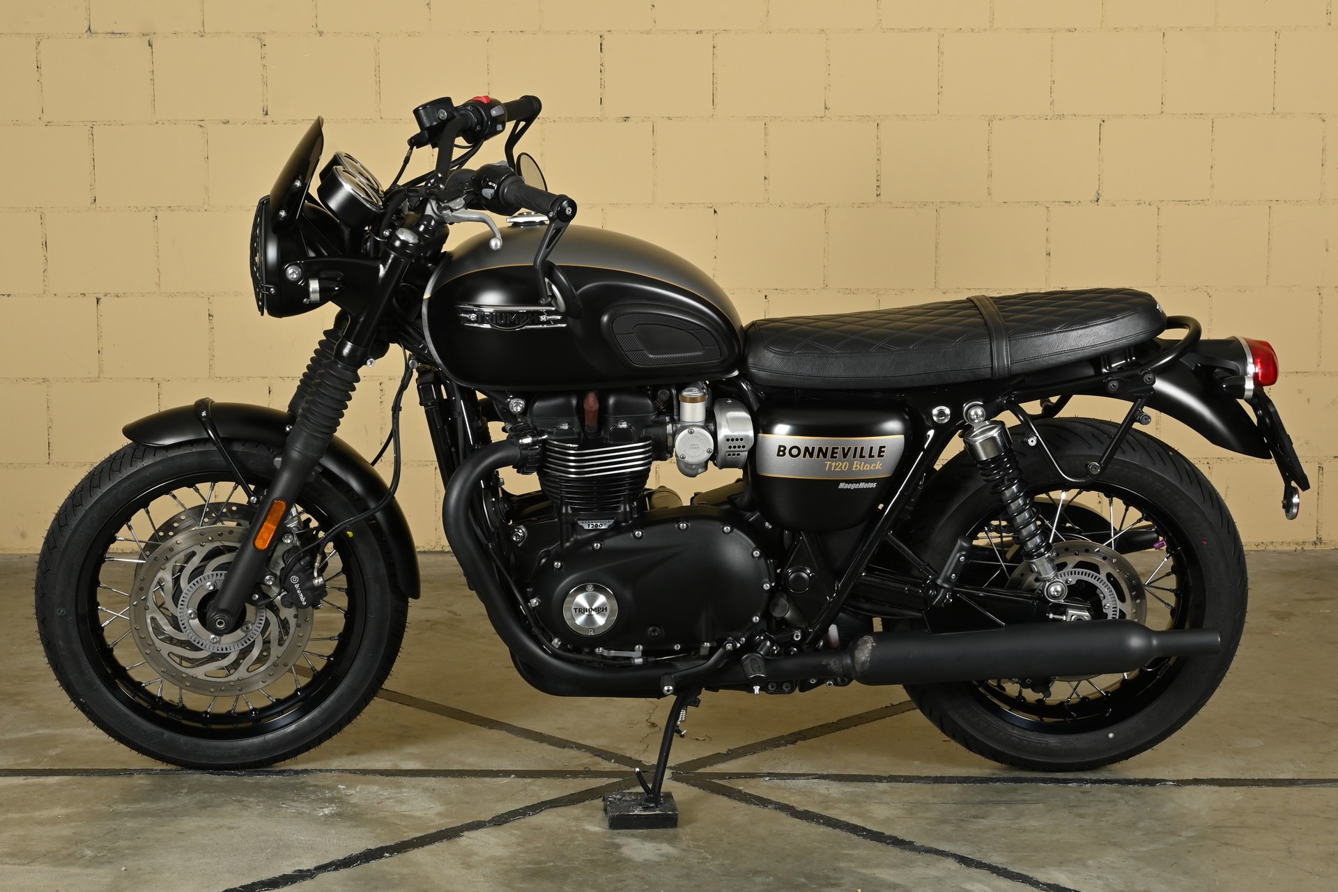 TRIUMPH Bonneville T120 Special Edition-image-9