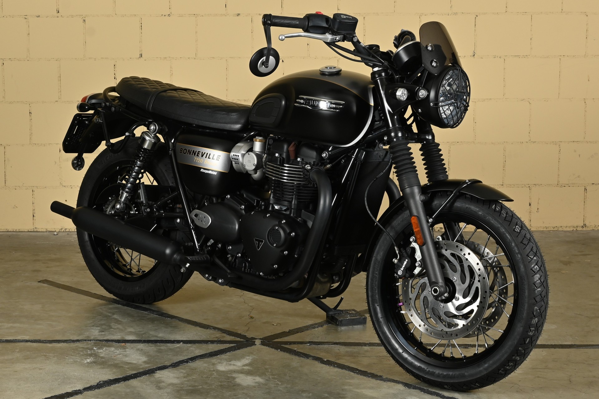 TRIUMPH Bonneville T120 Special Edition-image-1