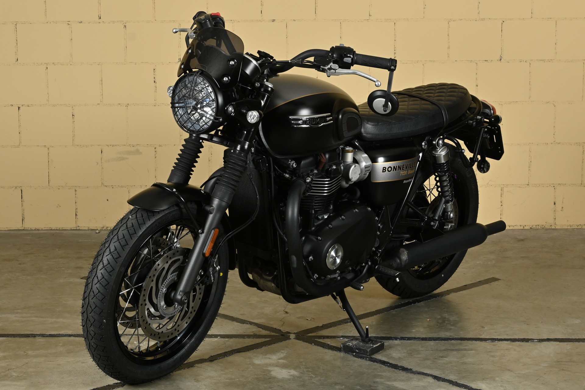 TRIUMPH Bonneville T120 Special Edition-image-2