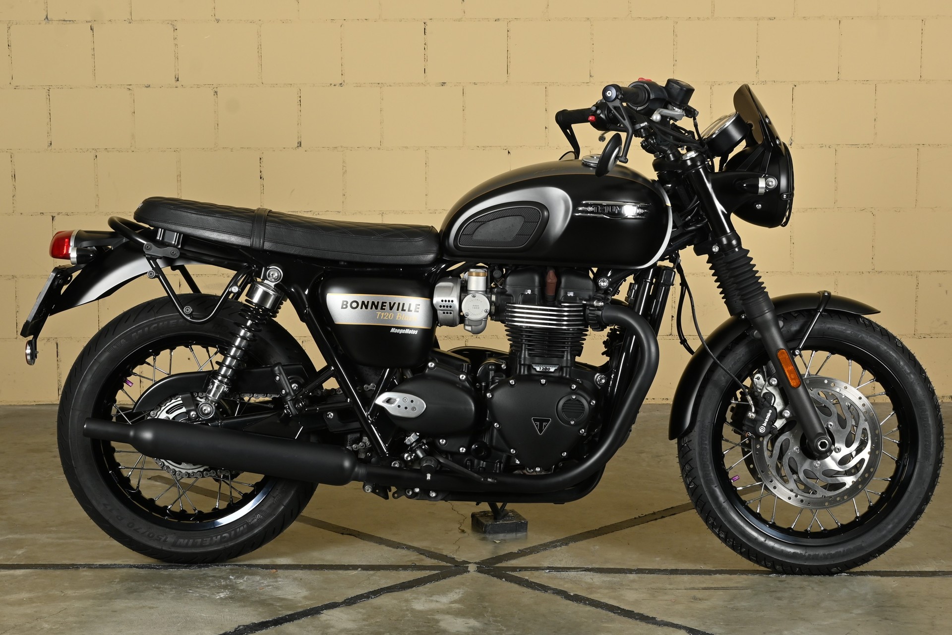 TRIUMPH Bonneville T120 Special Edition-image-6