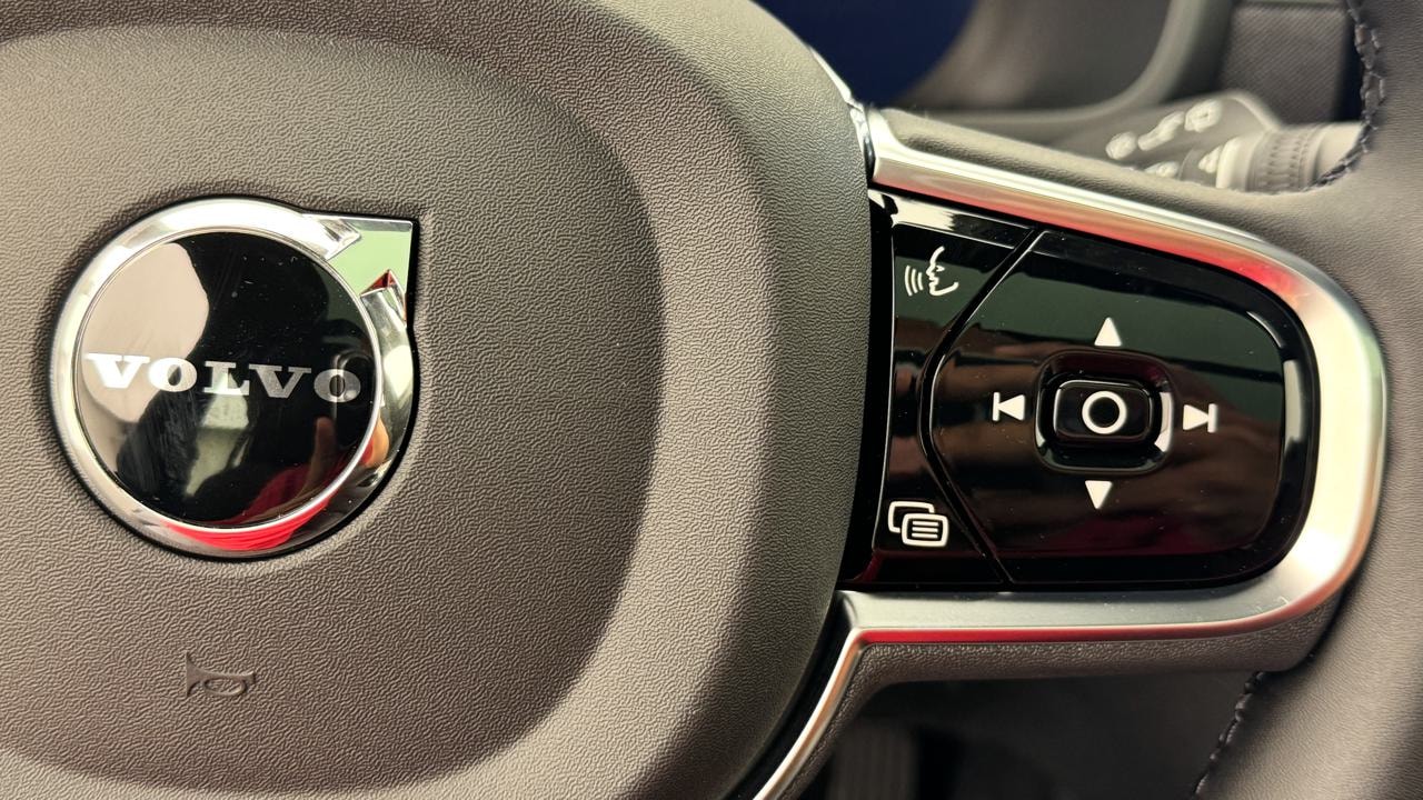 VOLVO XC90 T8 AWD PluginHybrid Ultra Dark Geartronic-image-9
