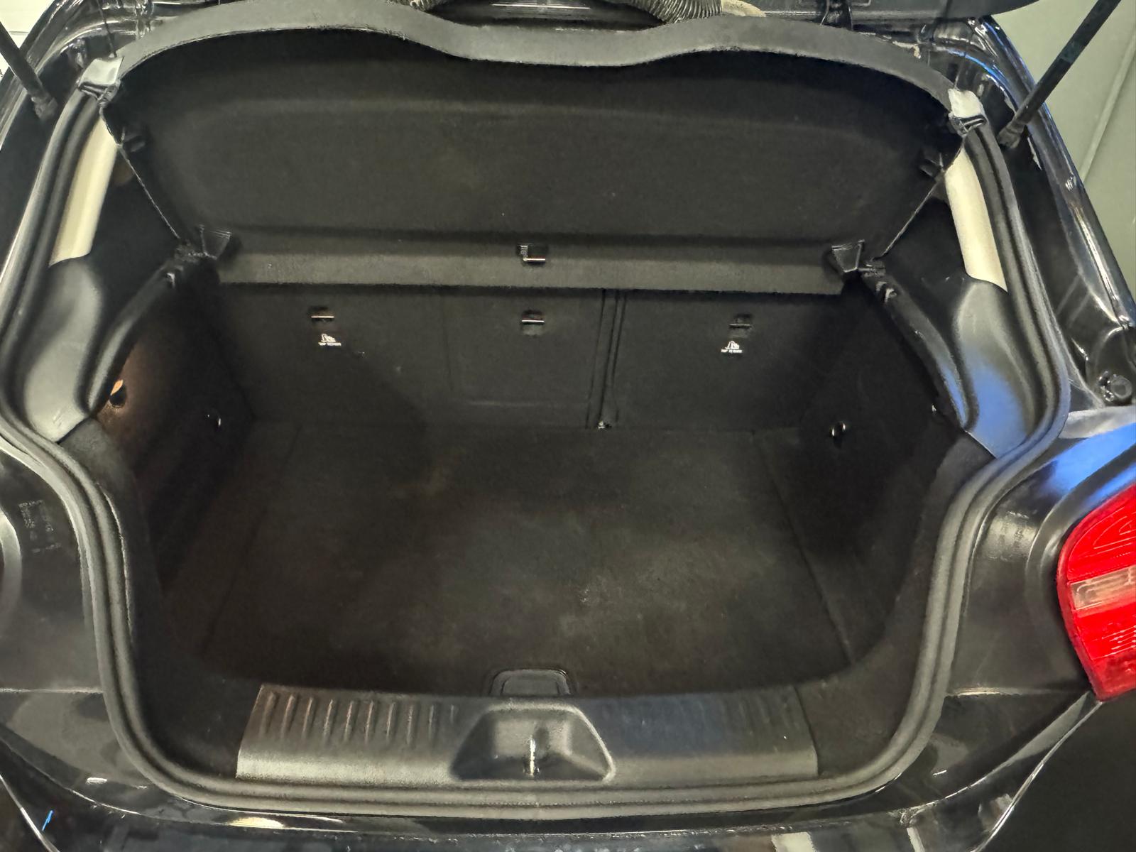 MERCEDES-BENZ A 180 Style 7G-DCT-image-11