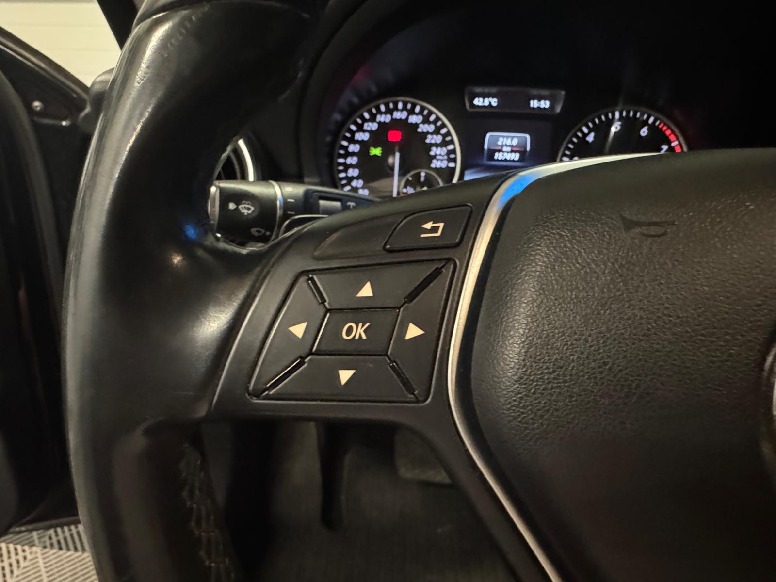 MERCEDES-BENZ A 180 Style 7G-DCT-image-18