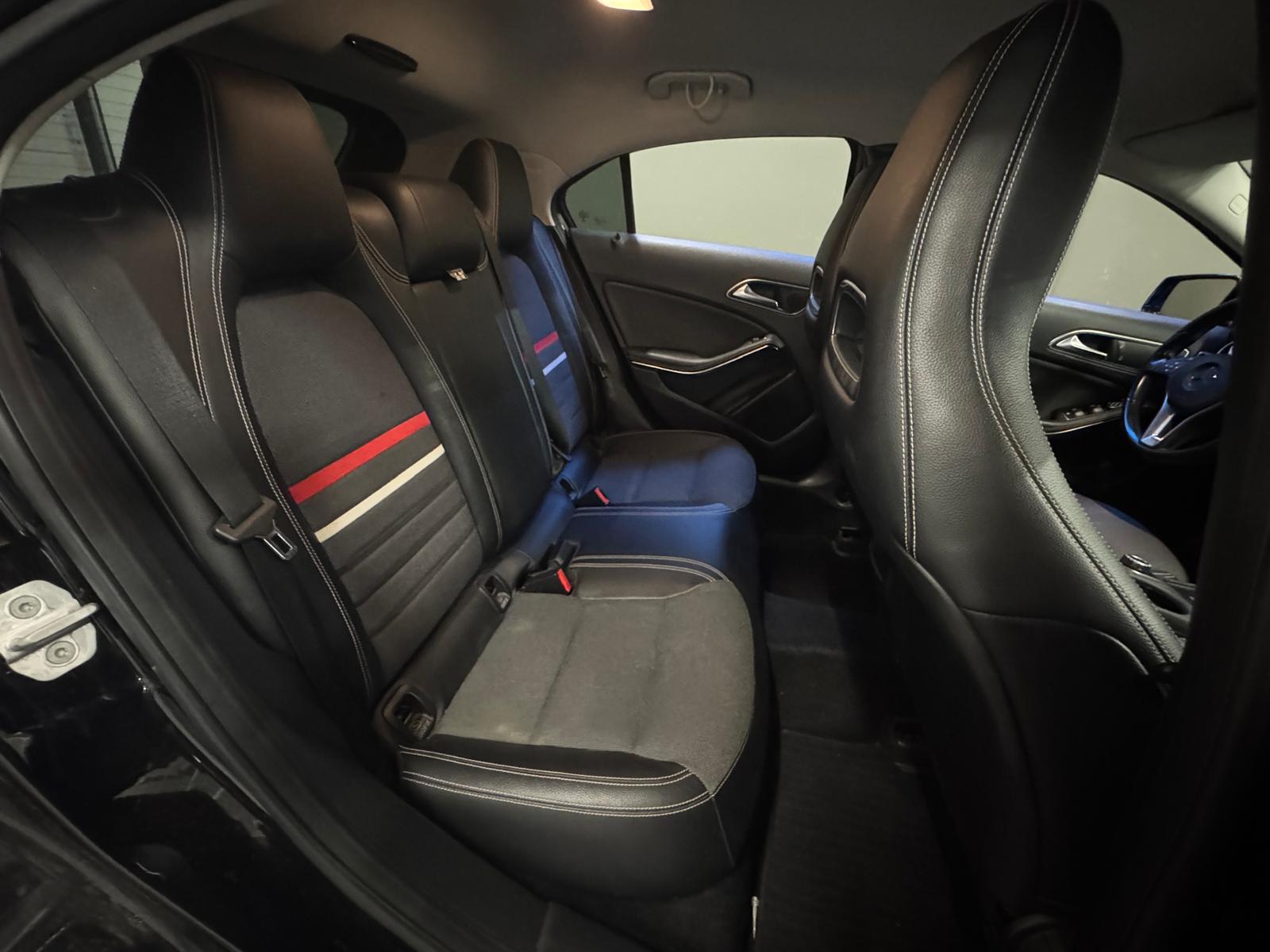 MERCEDES-BENZ A 180 Style 7G-DCT-image-12