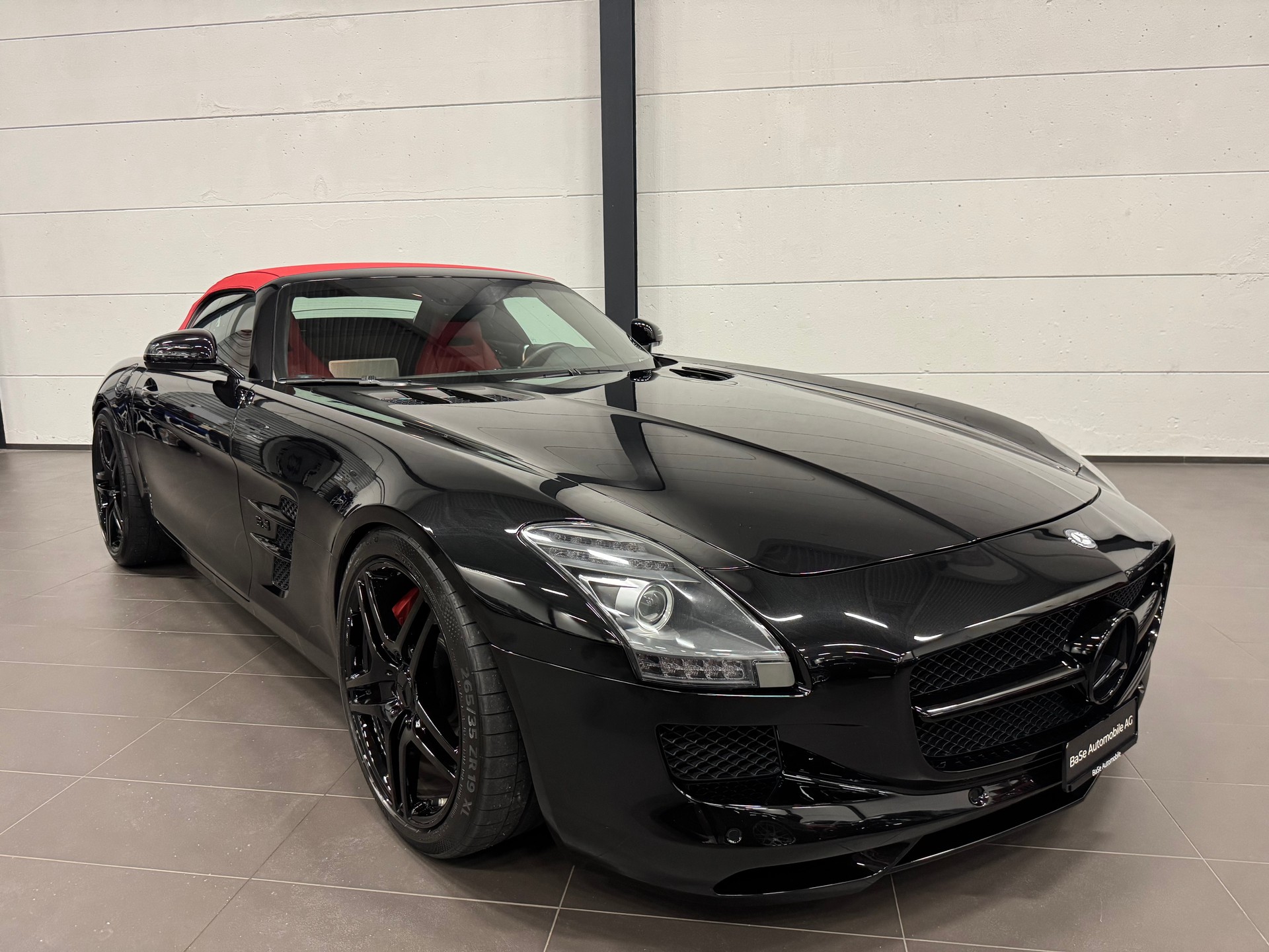 MERCEDES-BENZ SLS 63 AMG Speedshift-showroom-element-1
