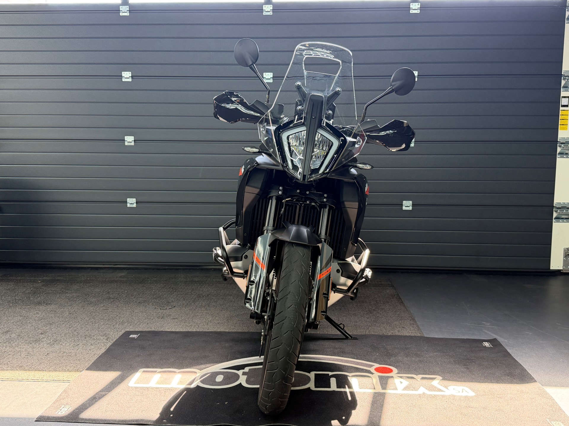 KTM 890 Adventure-image-1