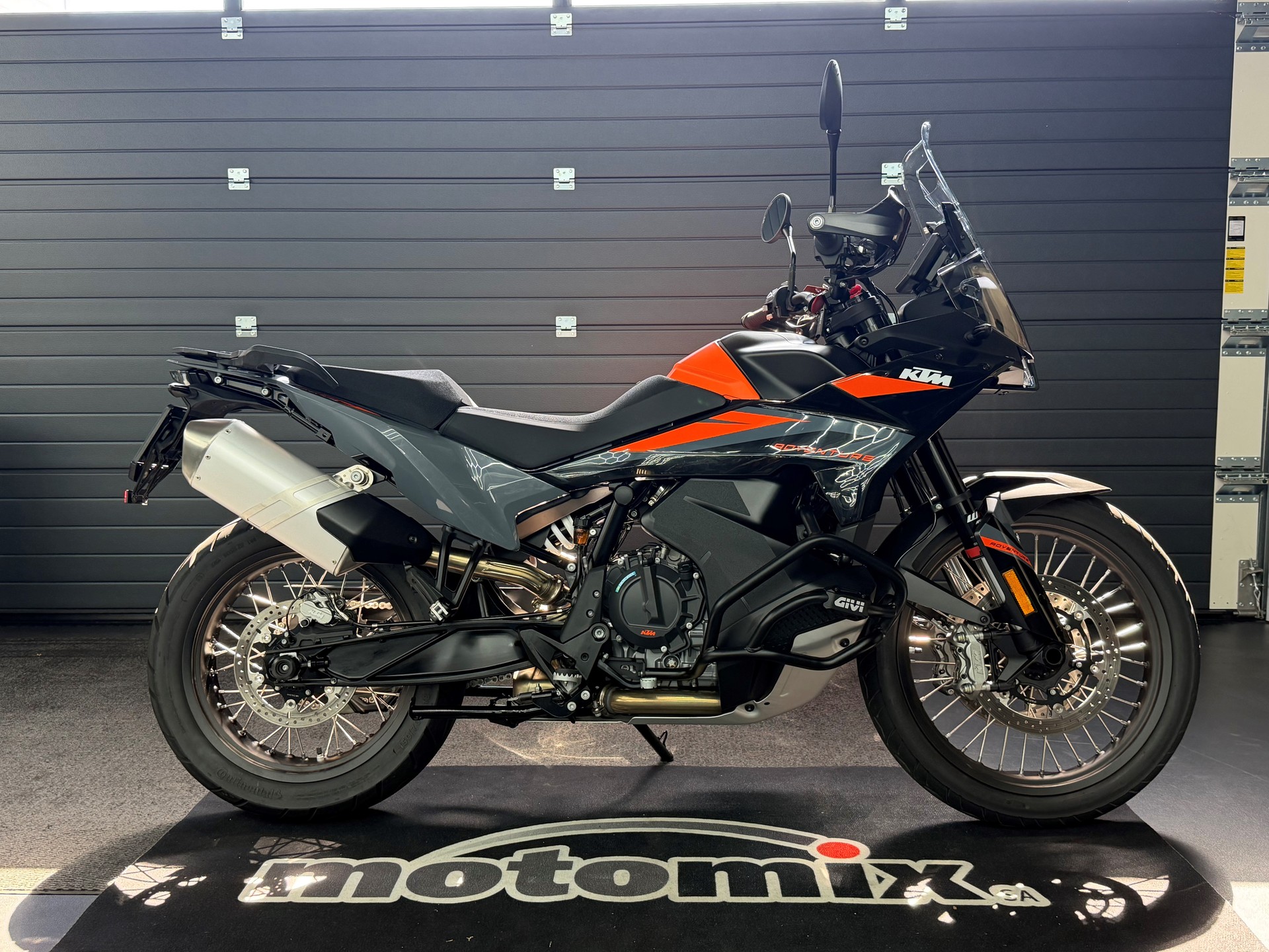 KTM 890 Adventure-image-2