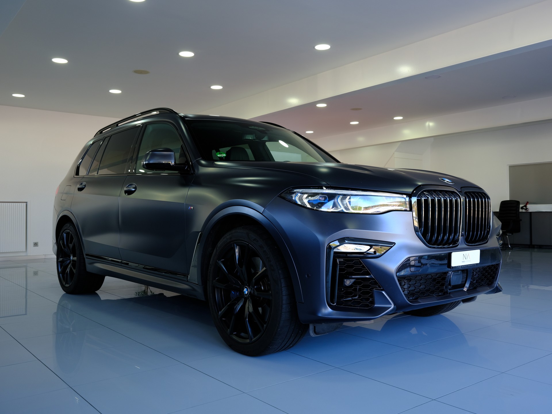 BMW X7 xDrive M50i Steptronic *EDITION DARK SHADOW* *6-SITZER*-showroom-element-1