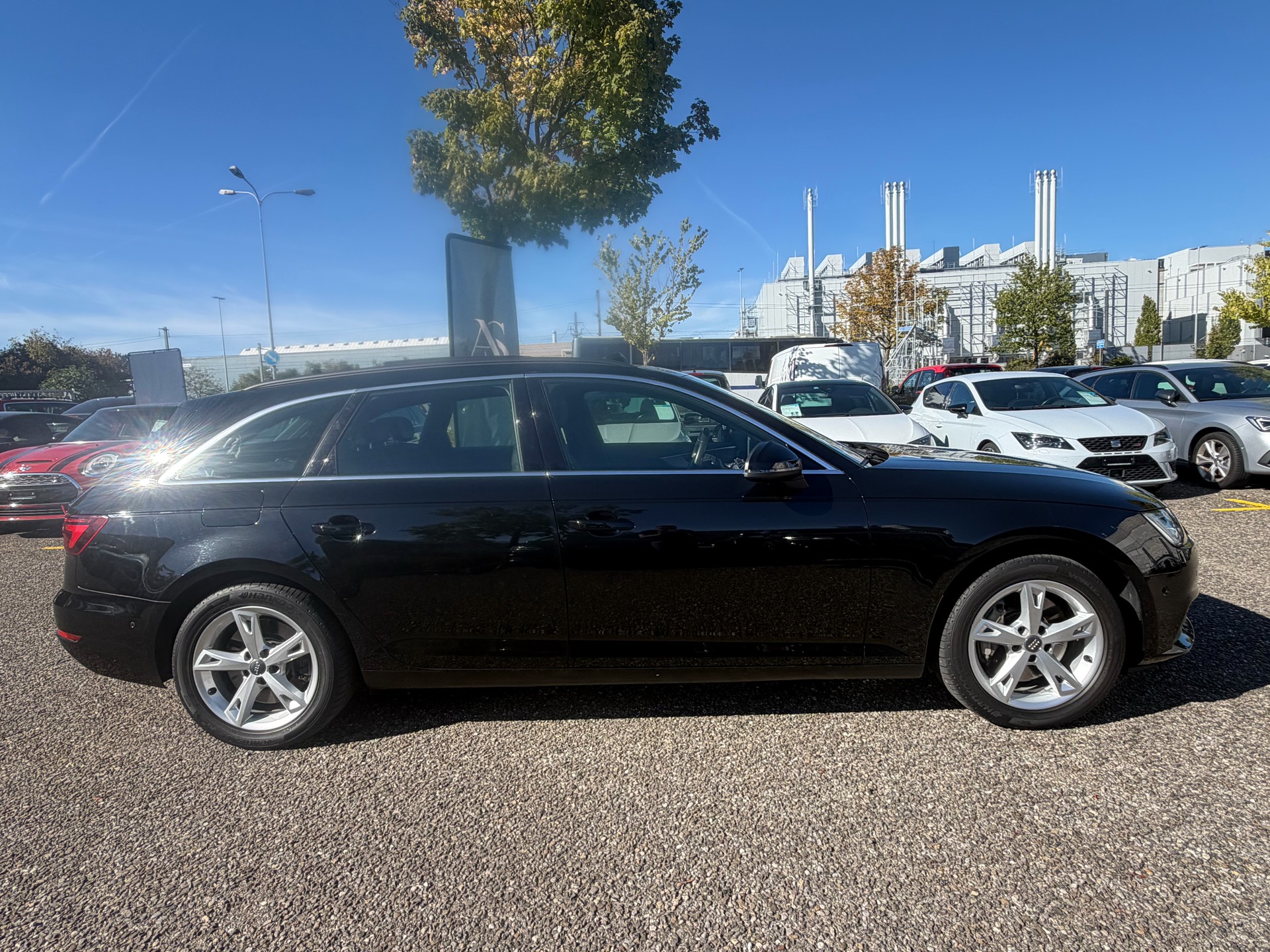 AUDI A4 Avant 2.0 TFSI quattro S-tronic-showroom-element-3