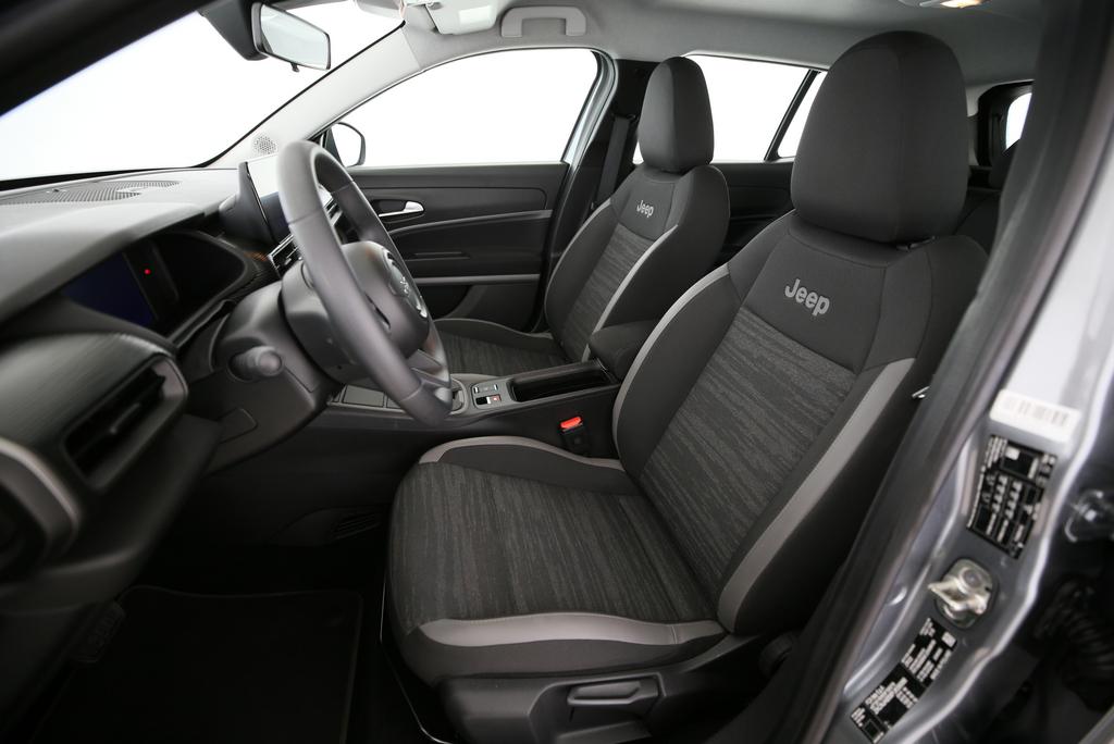 JEEP Avenger Longitude-showroom-element-1