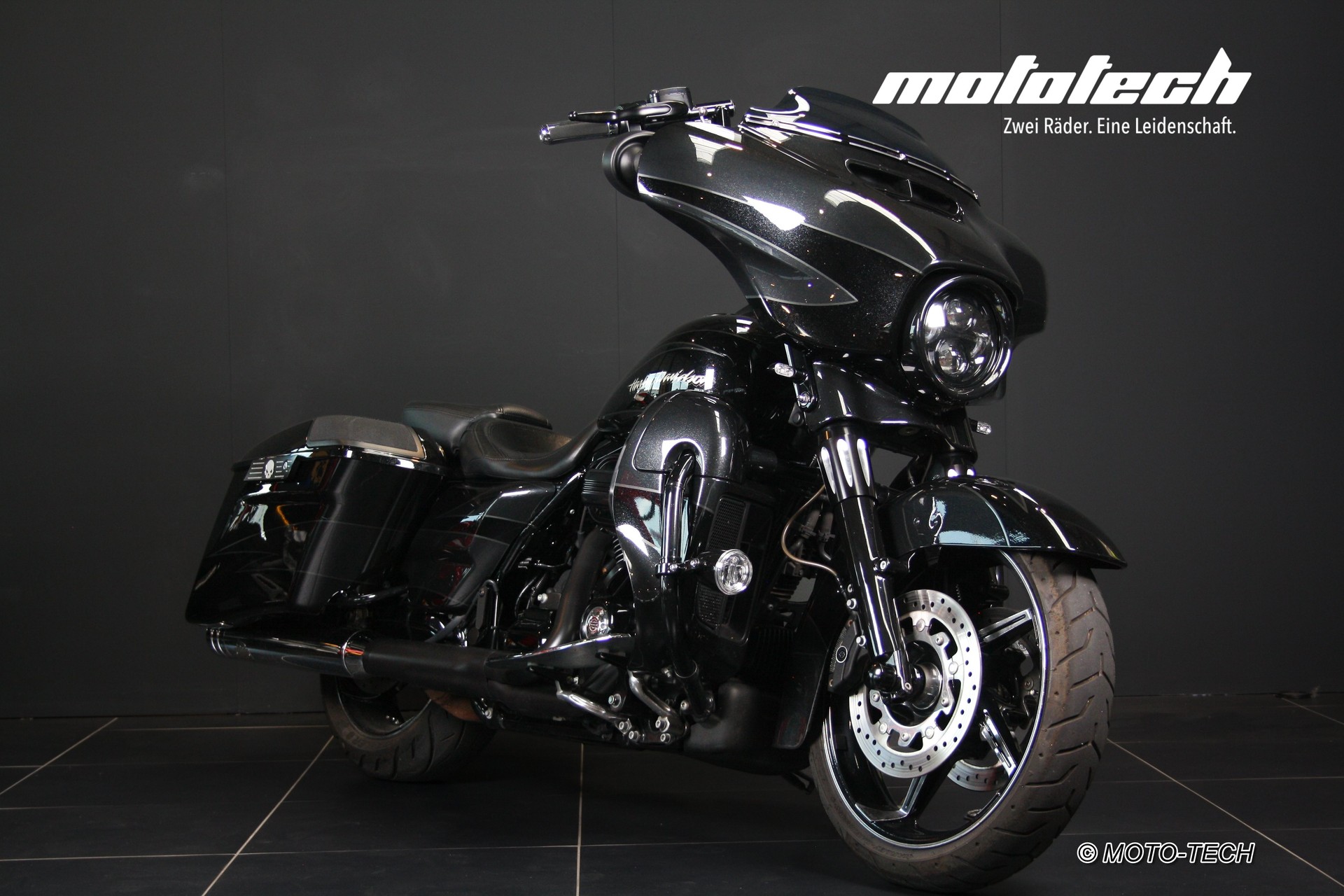 HARLEY-DAVIDSON FLHXSE-image-0