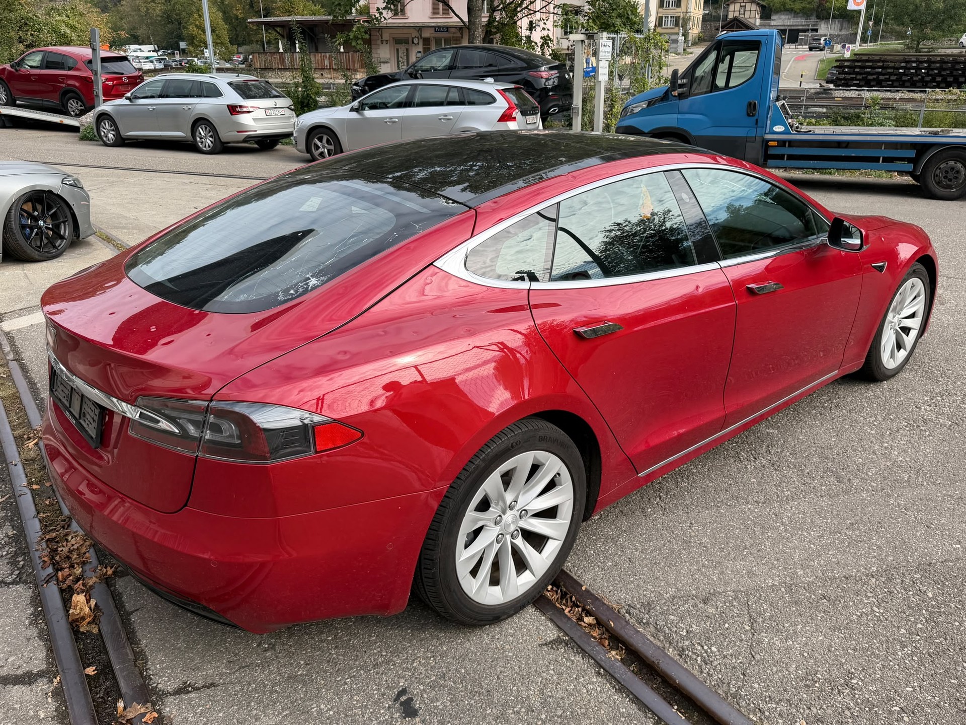 TESLA Model S 100 D-showroom-element-3