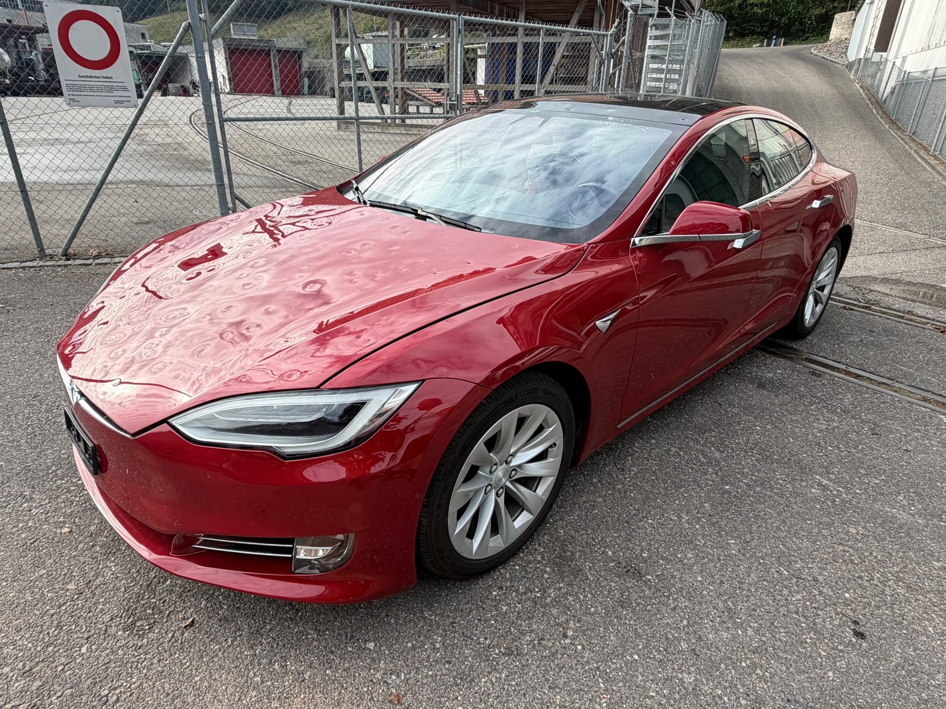 TESLA Model S 100 D-showroom-element-1