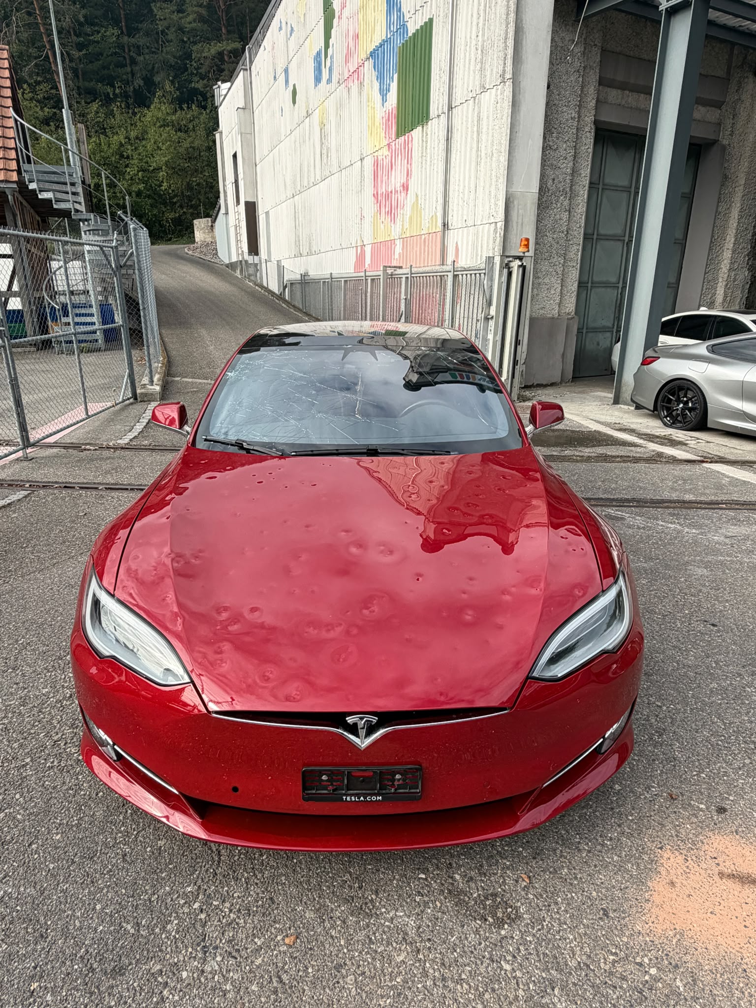TESLA Model S 100 D-showroom-element-2