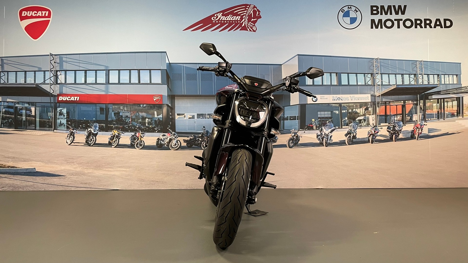 DUCATI X Diavel V4-image-1