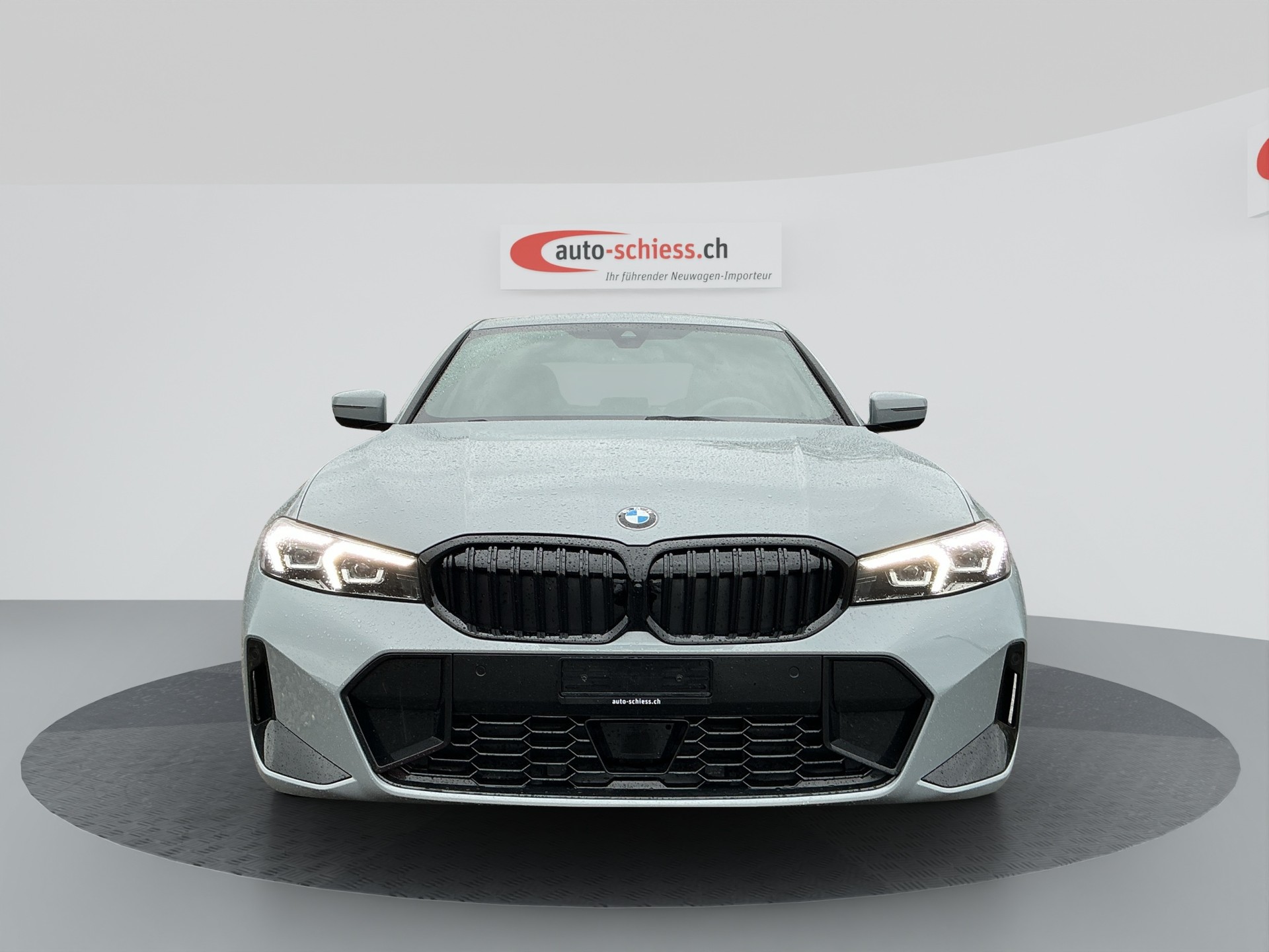 BMW 320i xDrive Steptronic M Sport-showroom-element-1