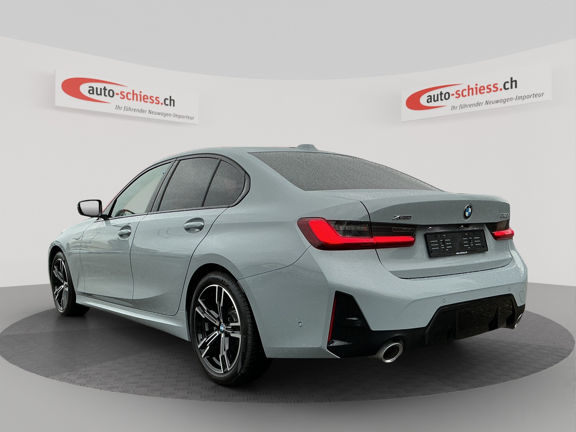 BMW 320i xDrive Steptronic M Sport-showroom-element-2