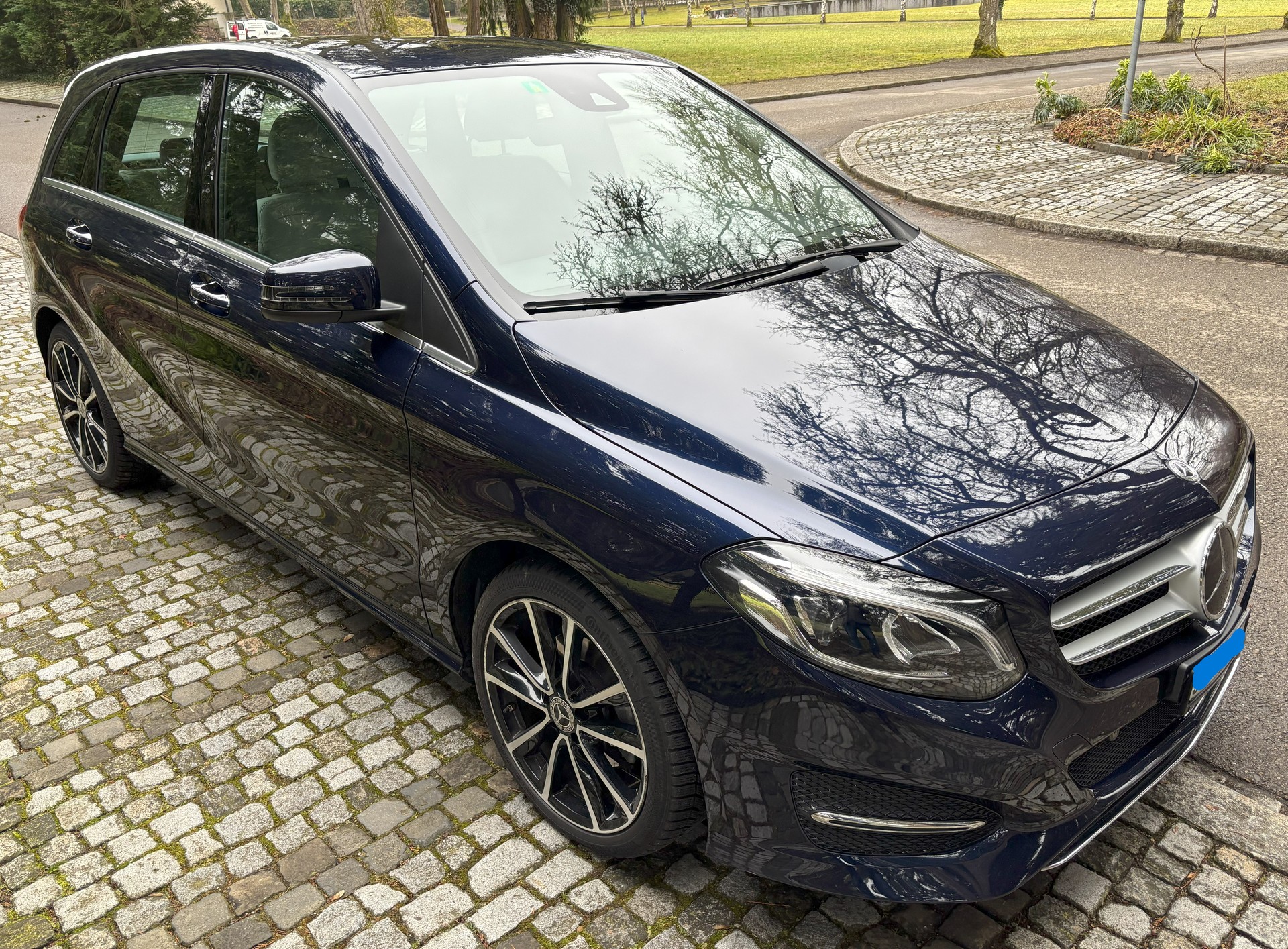 MERCEDES-BENZ B 220 CDI Swiss Star Edition Urban 4Matic 7G-DCT