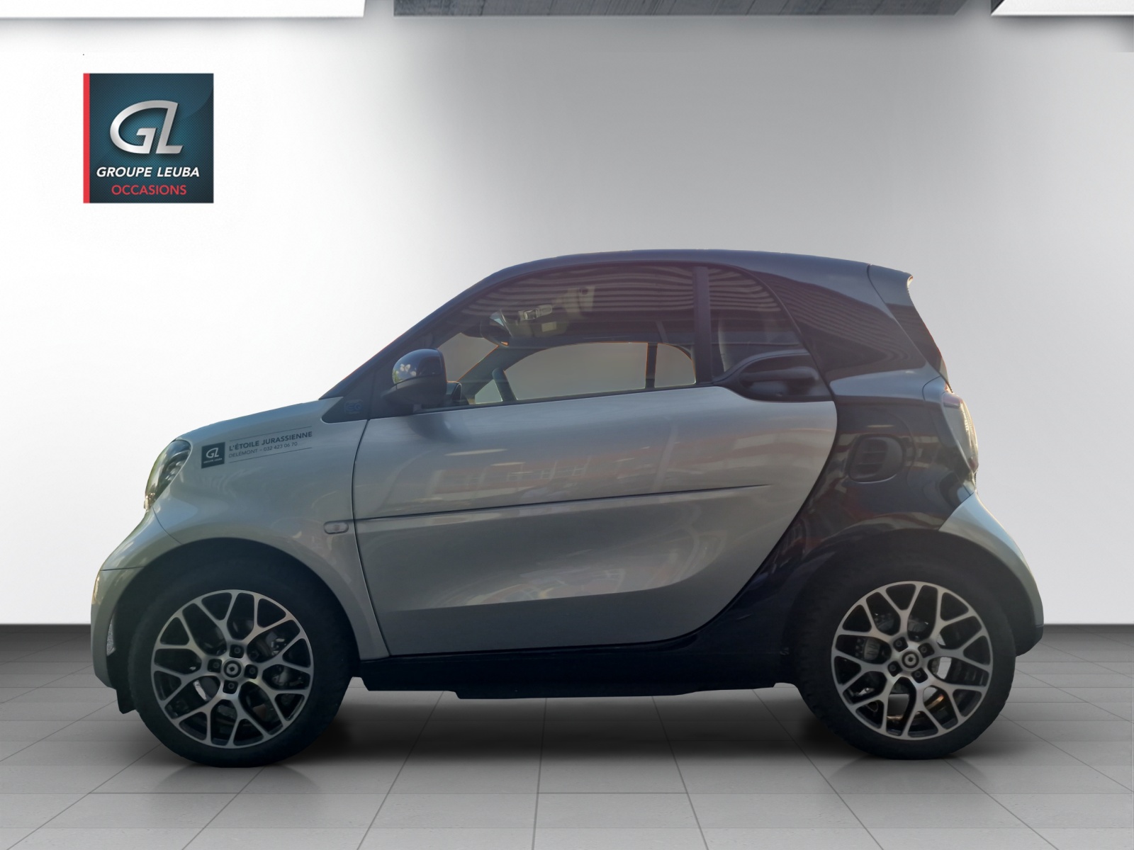 SMART fortwo EQ prime-showroom-element-2