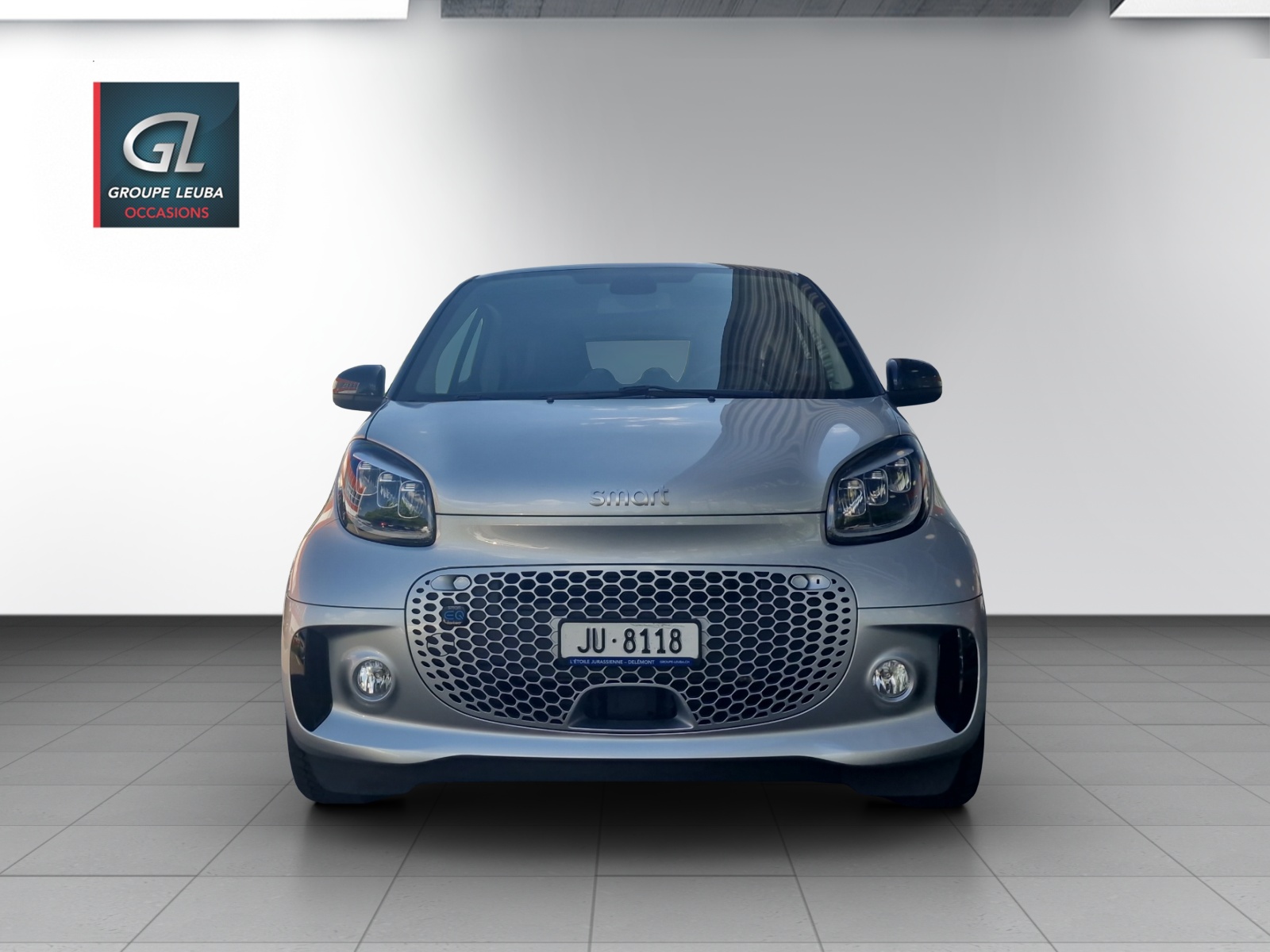 SMART fortwo EQ prime-showroom-element-1