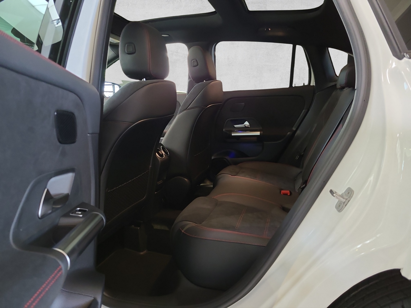 MERCEDES-BENZ GLA 250 4Matic 8G-DCT Swiss Star-image-10