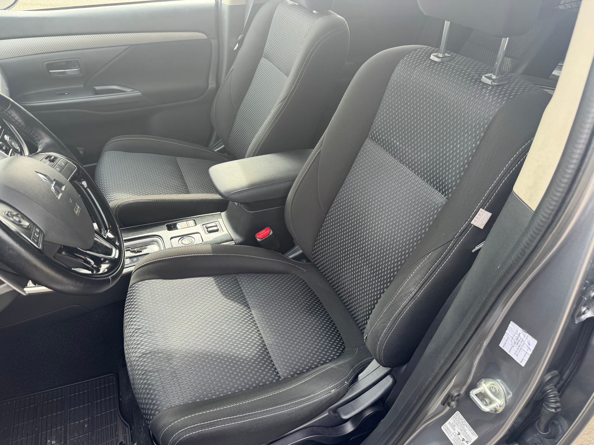 MITSUBISHI Outlander 2.2 DID Style 4WD Automatic-image-6