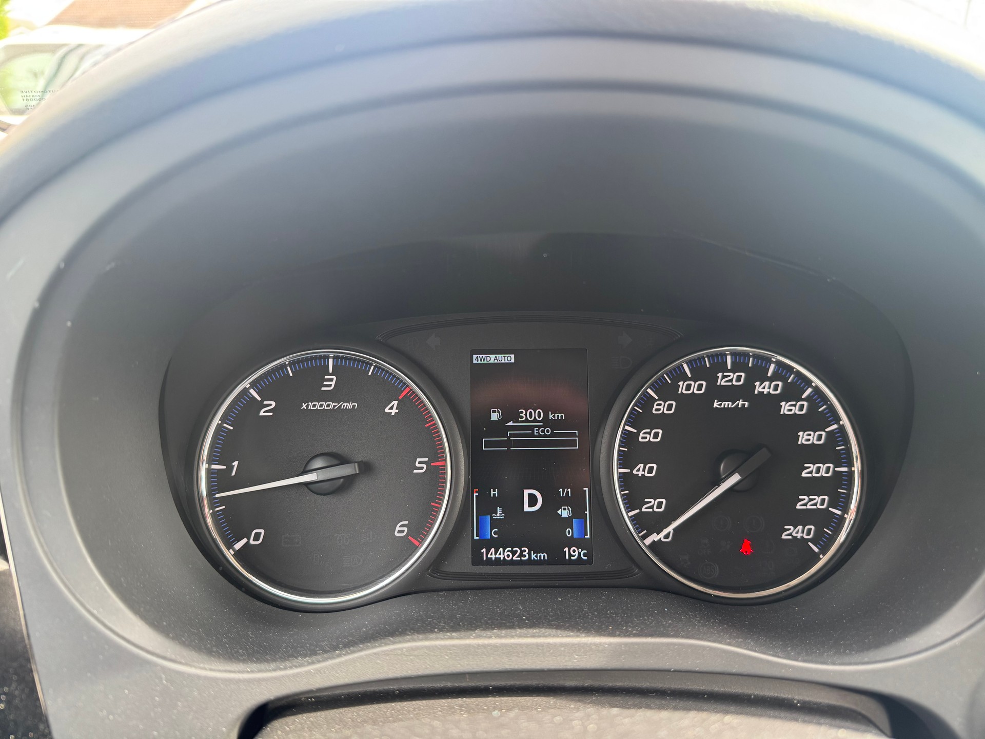 MITSUBISHI Outlander 2.2 DID Style 4WD Automatic-image-9