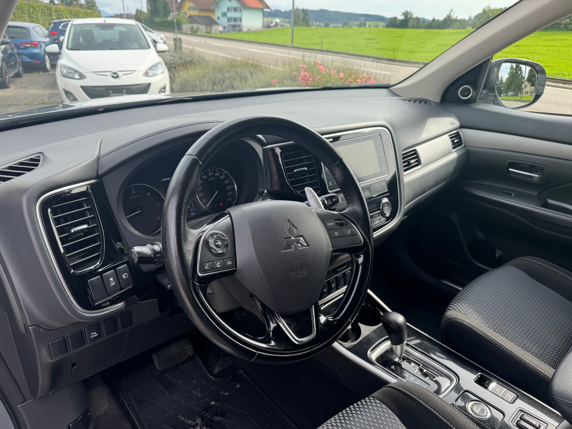 MITSUBISHI Outlander 2.2 DID Style 4WD Automatic-image-8