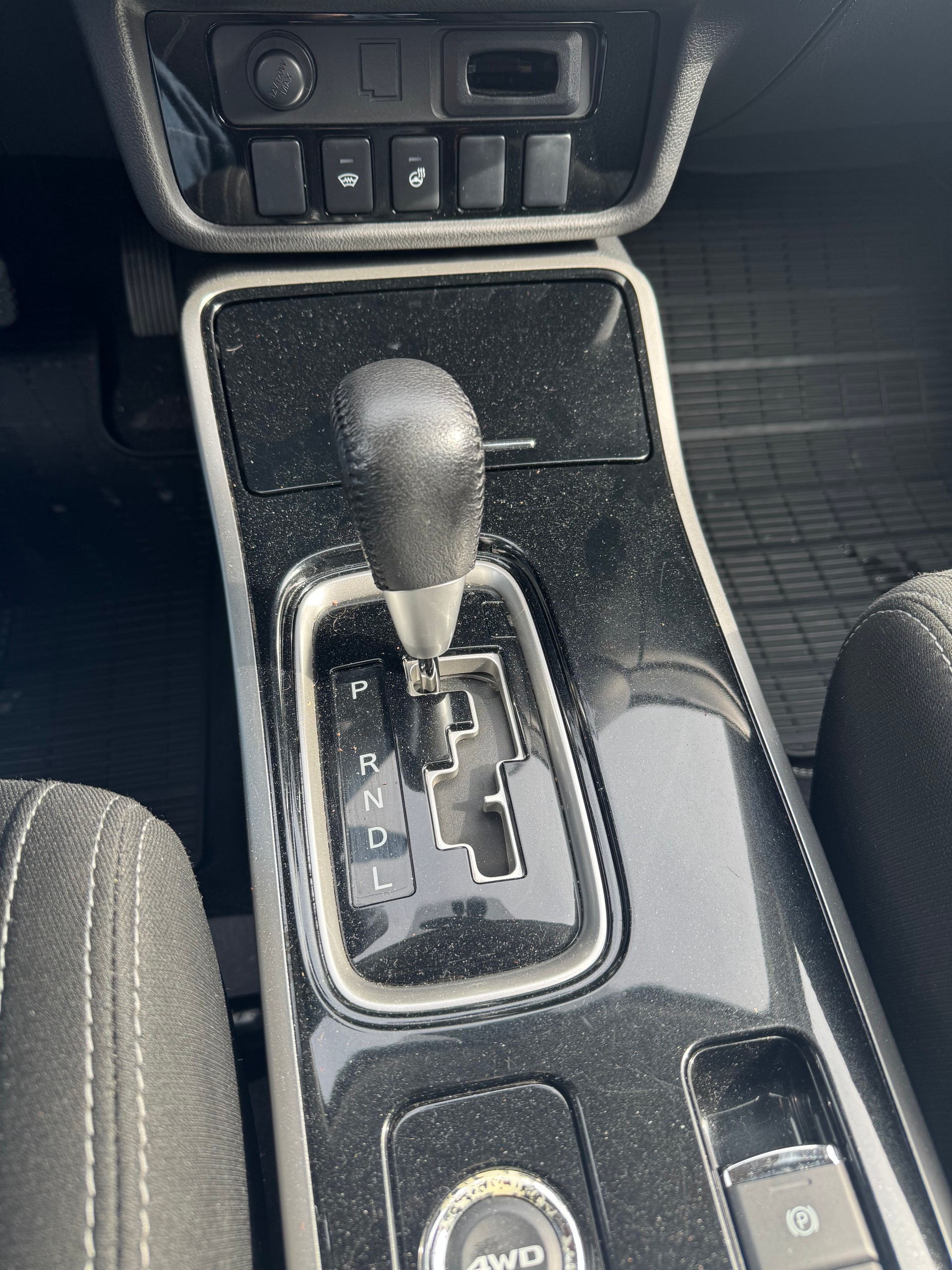 MITSUBISHI Outlander 2.2 DID Style 4WD Automatic-image-10