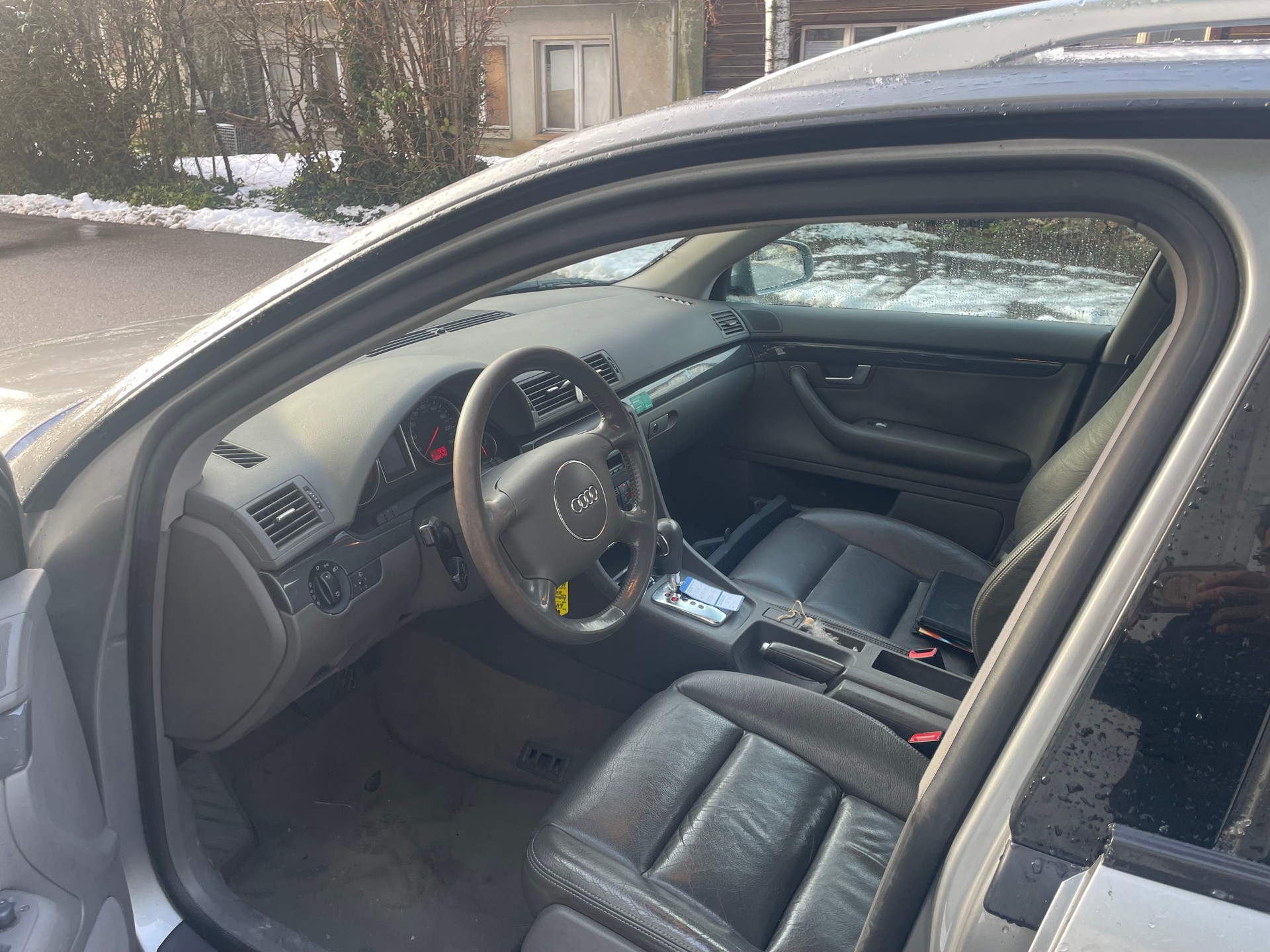 AUDI A4 Avant 2.4 V6-image-8