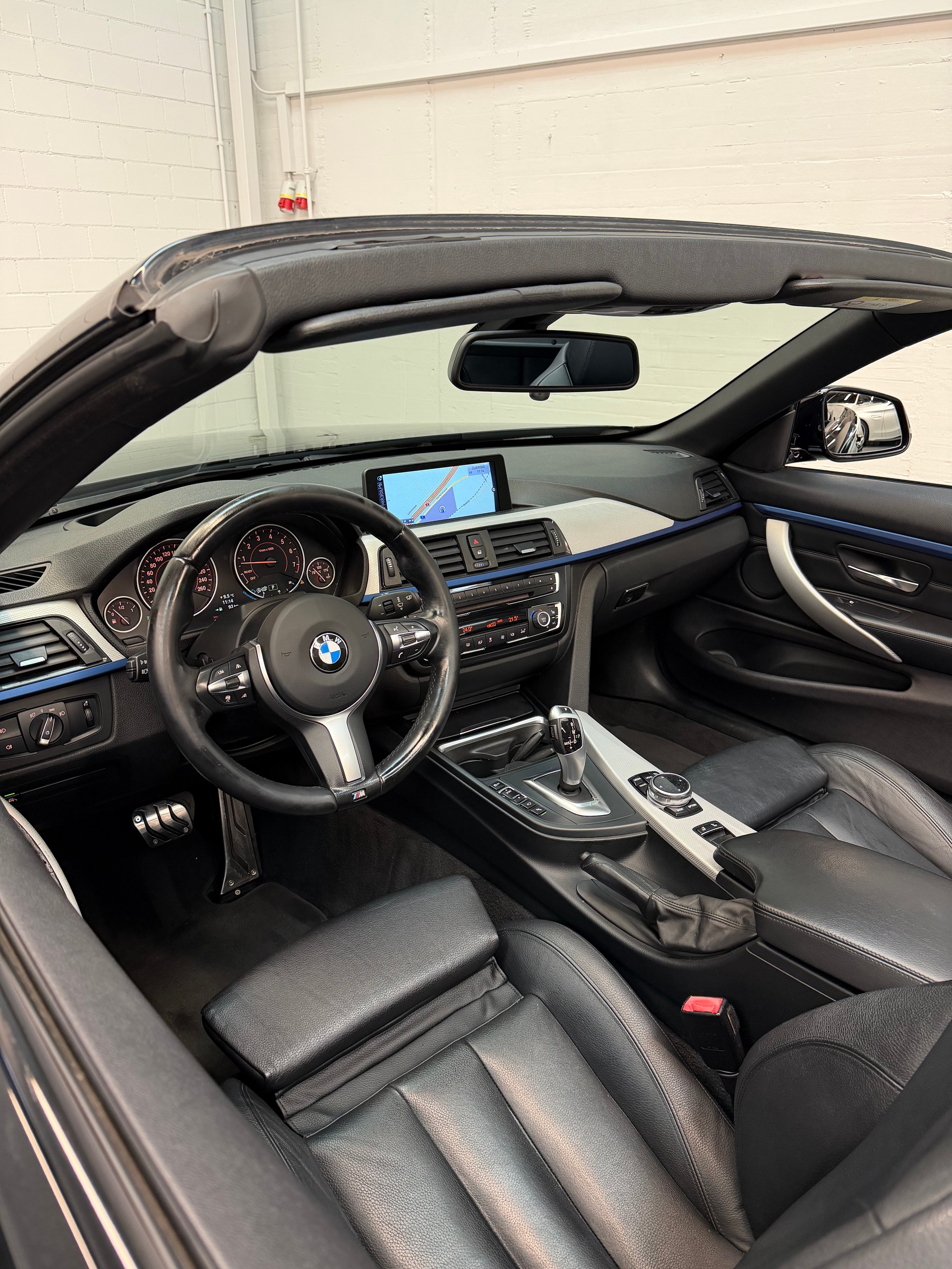 BMW 428i ALL Black M Performance Cabriolet xDrive Steptronic-image-16