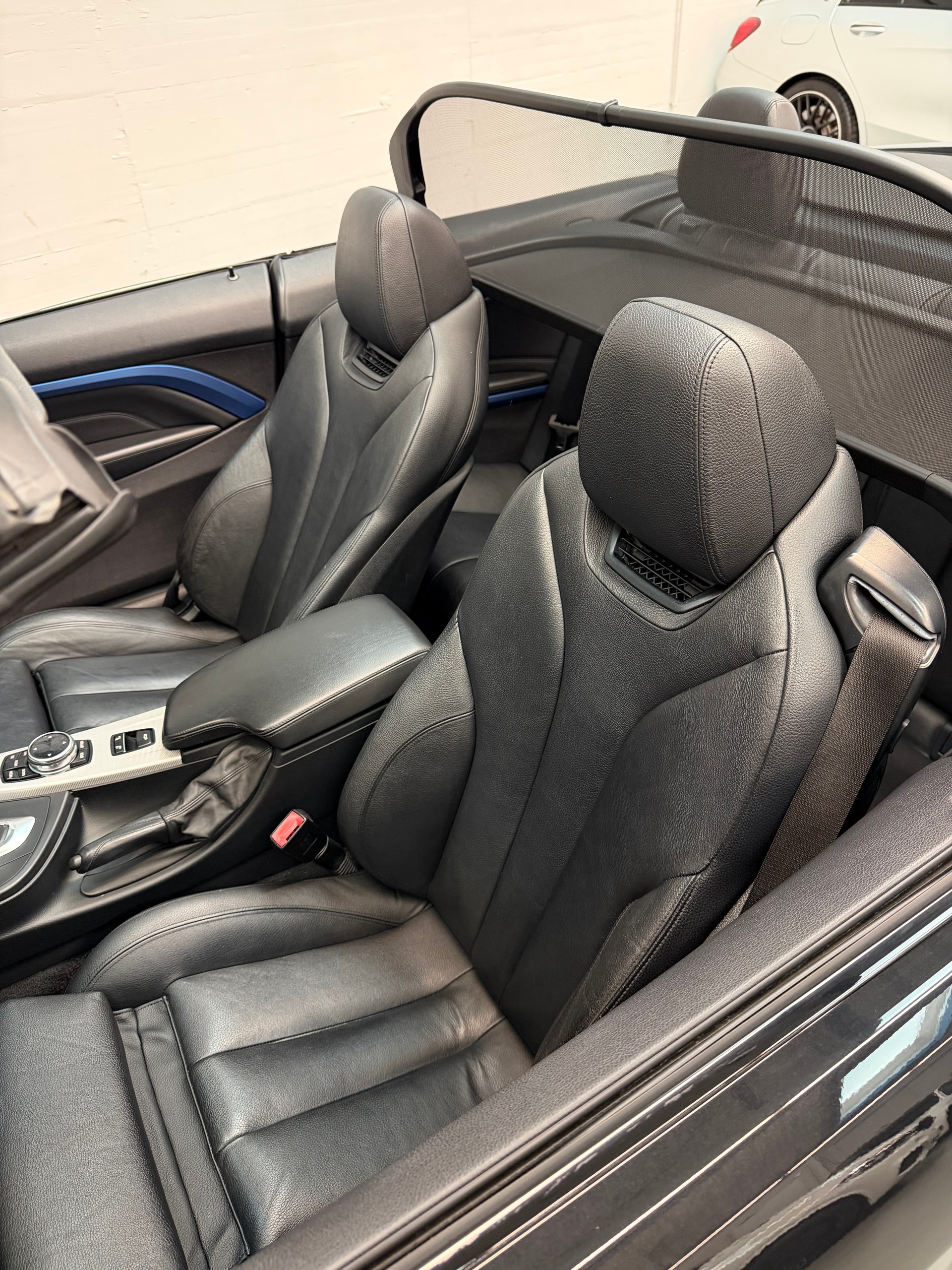 BMW 428i ALL Black M Performance Cabriolet xDrive Steptronic-image-17