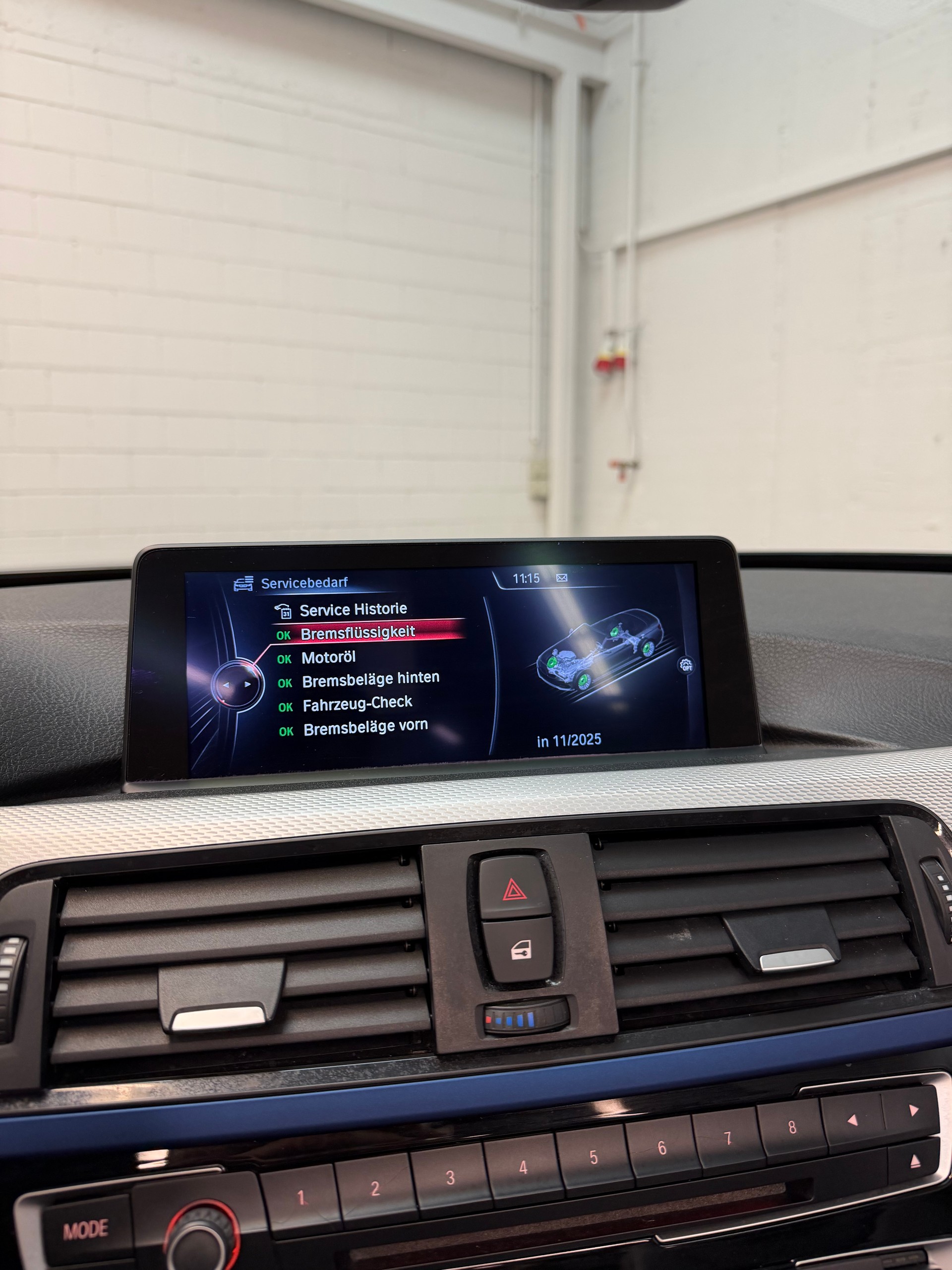 BMW 428i ALL Black M Performance Cabriolet xDrive Steptronic-image-25