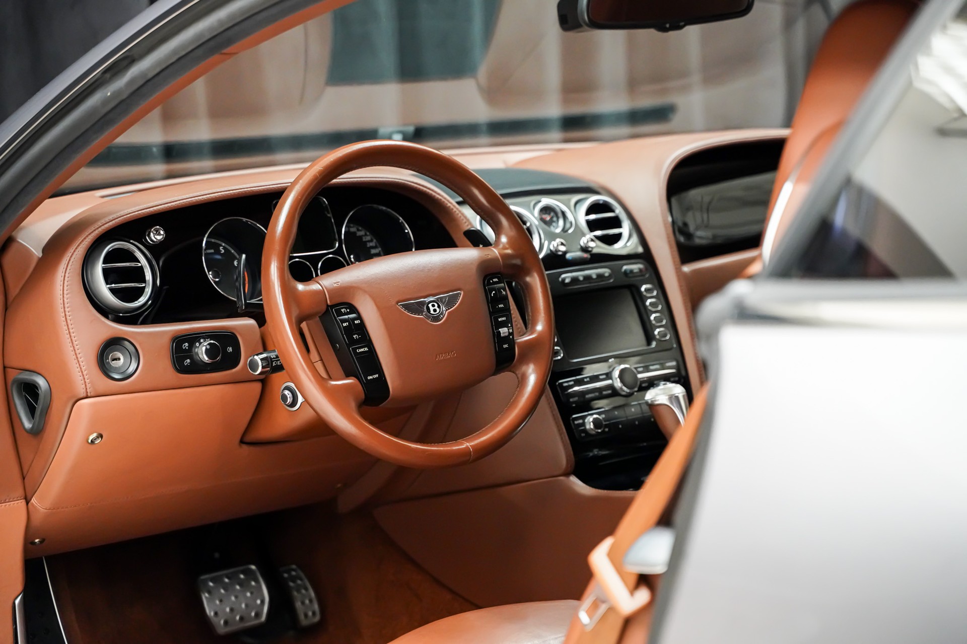 BENTLEY Continental GT 6.0-image-9