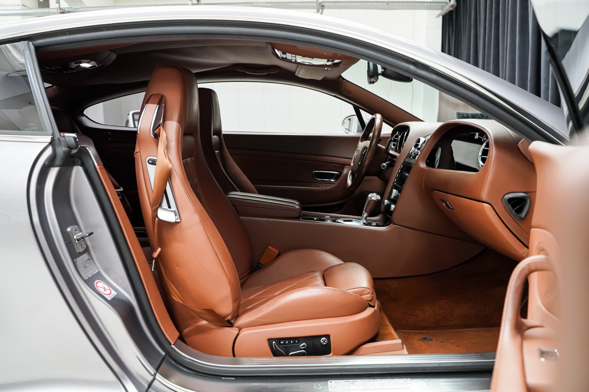 BENTLEY Continental GT 6.0-image-14