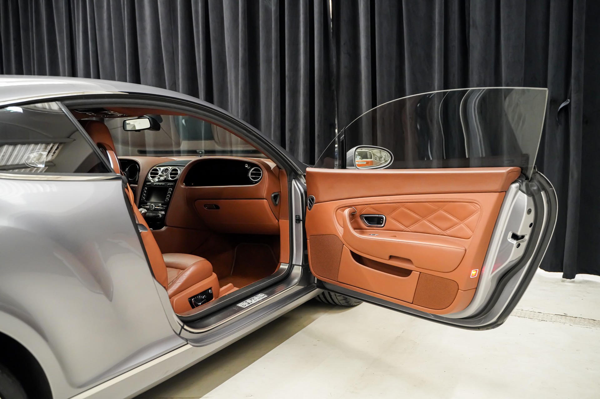 BENTLEY Continental GT 6.0-image-13