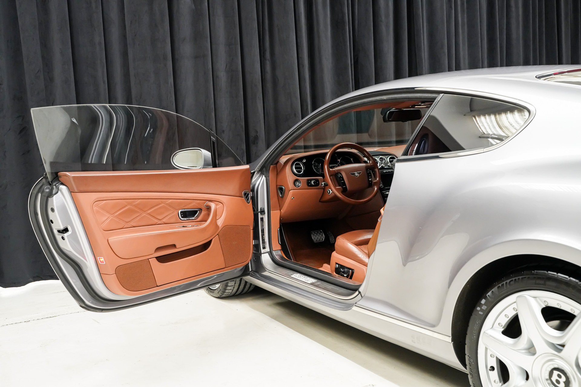 BENTLEY Continental GT 6.0-image-8