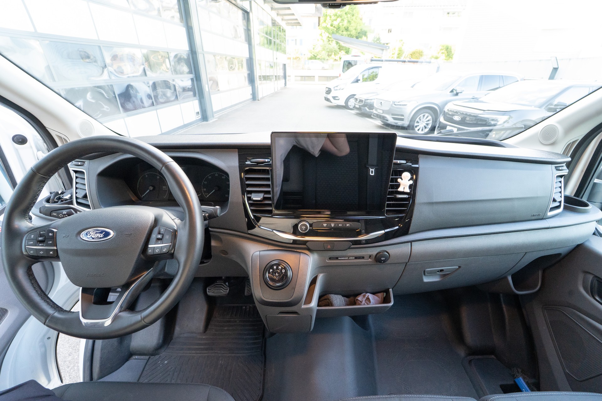FORD E-Transit Van 350 L3H2 68kWh Trend-image-5