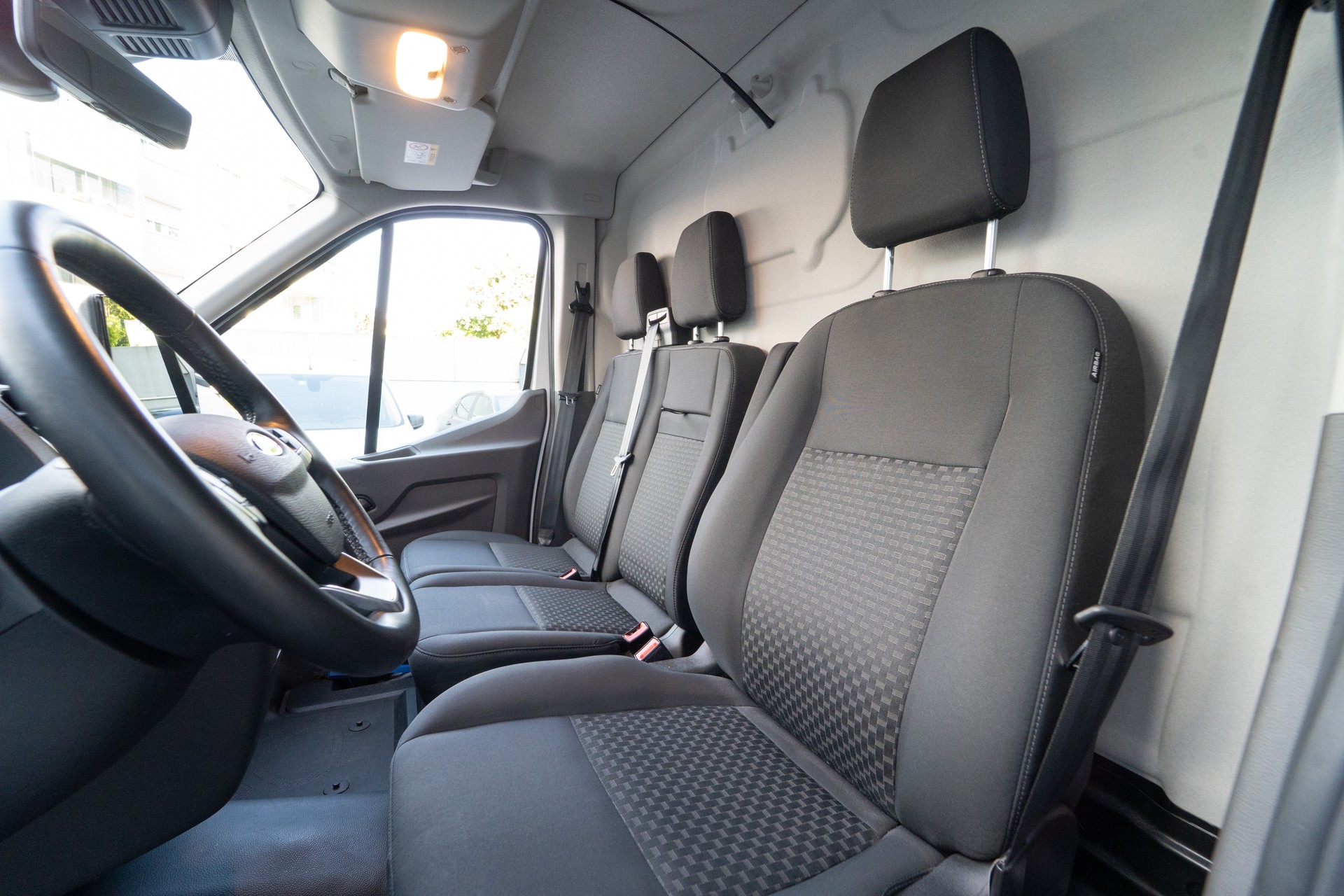 FORD E-Transit Van 350 L3H2 68kWh Trend-image-6
