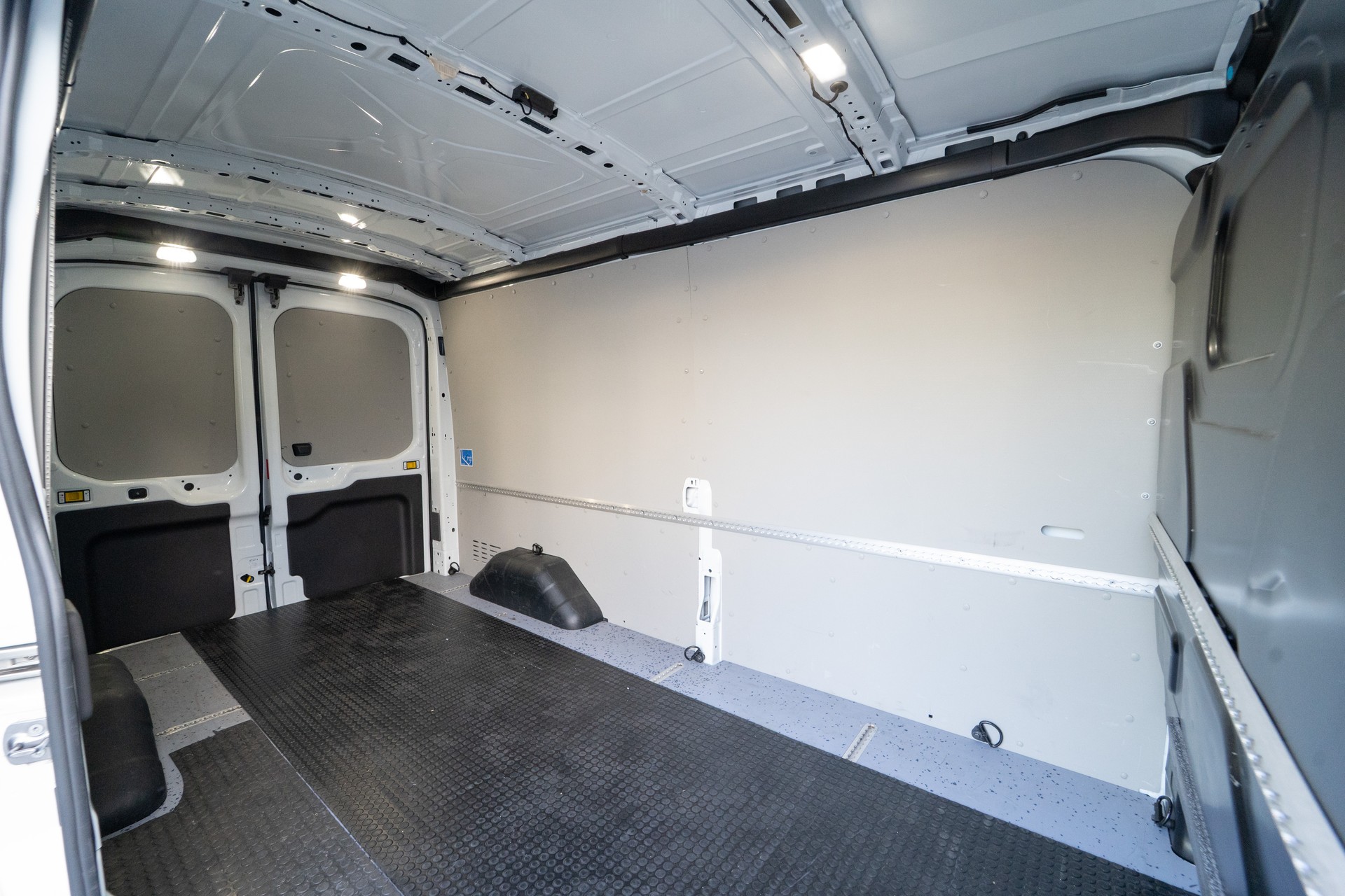 FORD E-Transit Van 350 L3H2 68kWh Trend-image-8