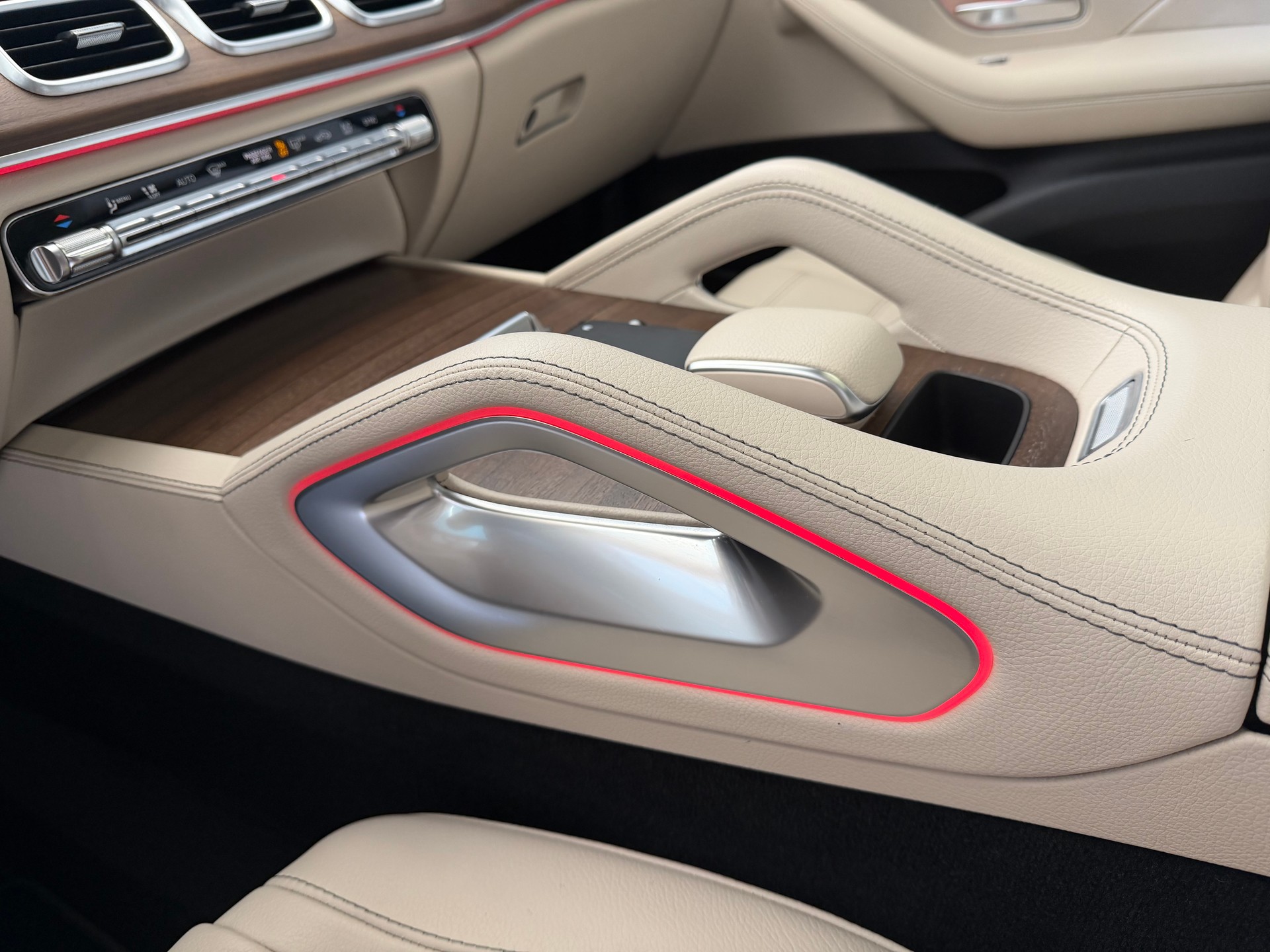 MERCEDES-BENZ GLE 300 d AMG Line 4Matic 9G-Tronic-image-18