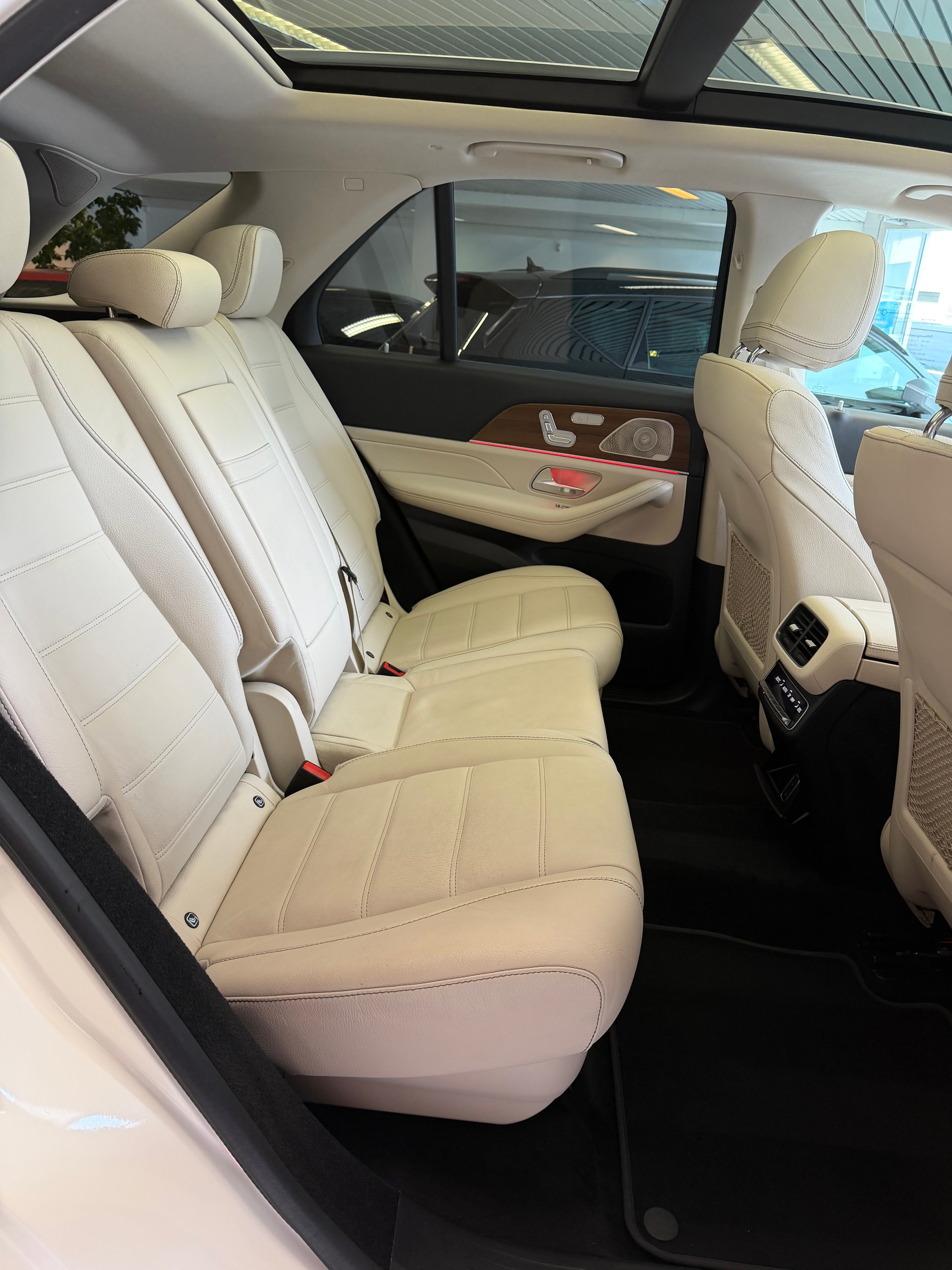 MERCEDES-BENZ GLE 300 d AMG Line 4Matic 9G-Tronic-image-11