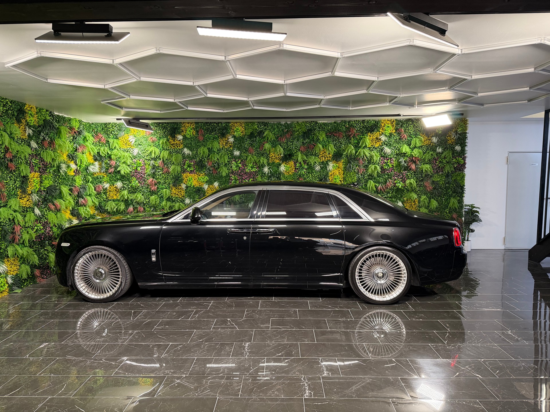 ROLLS-ROYCE Ghost 6.6 V12-image-4
