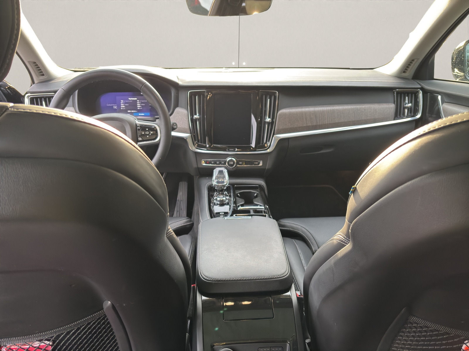 VOLVO V90 2.0 T8 TE Ultimate Dark eAWD-image-7
