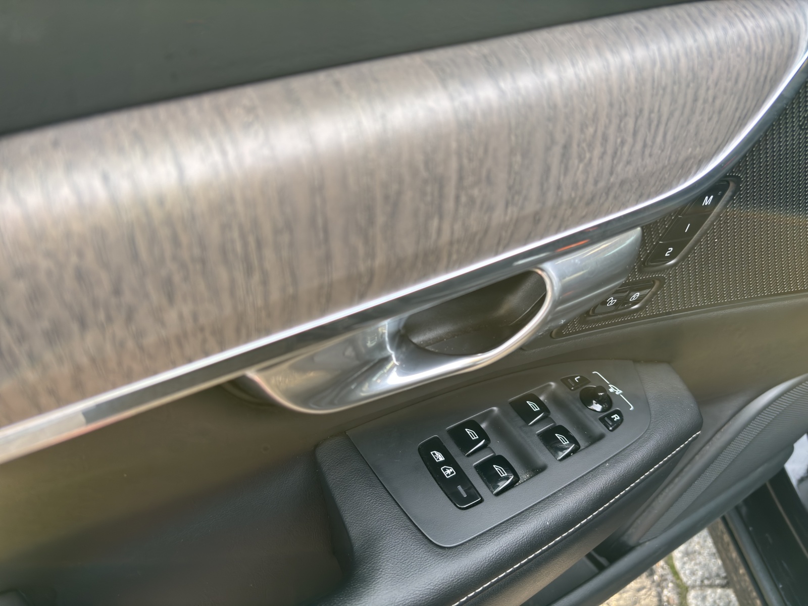 VOLVO V90 2.0 T8 TE Ultimate Dark eAWD-image-13