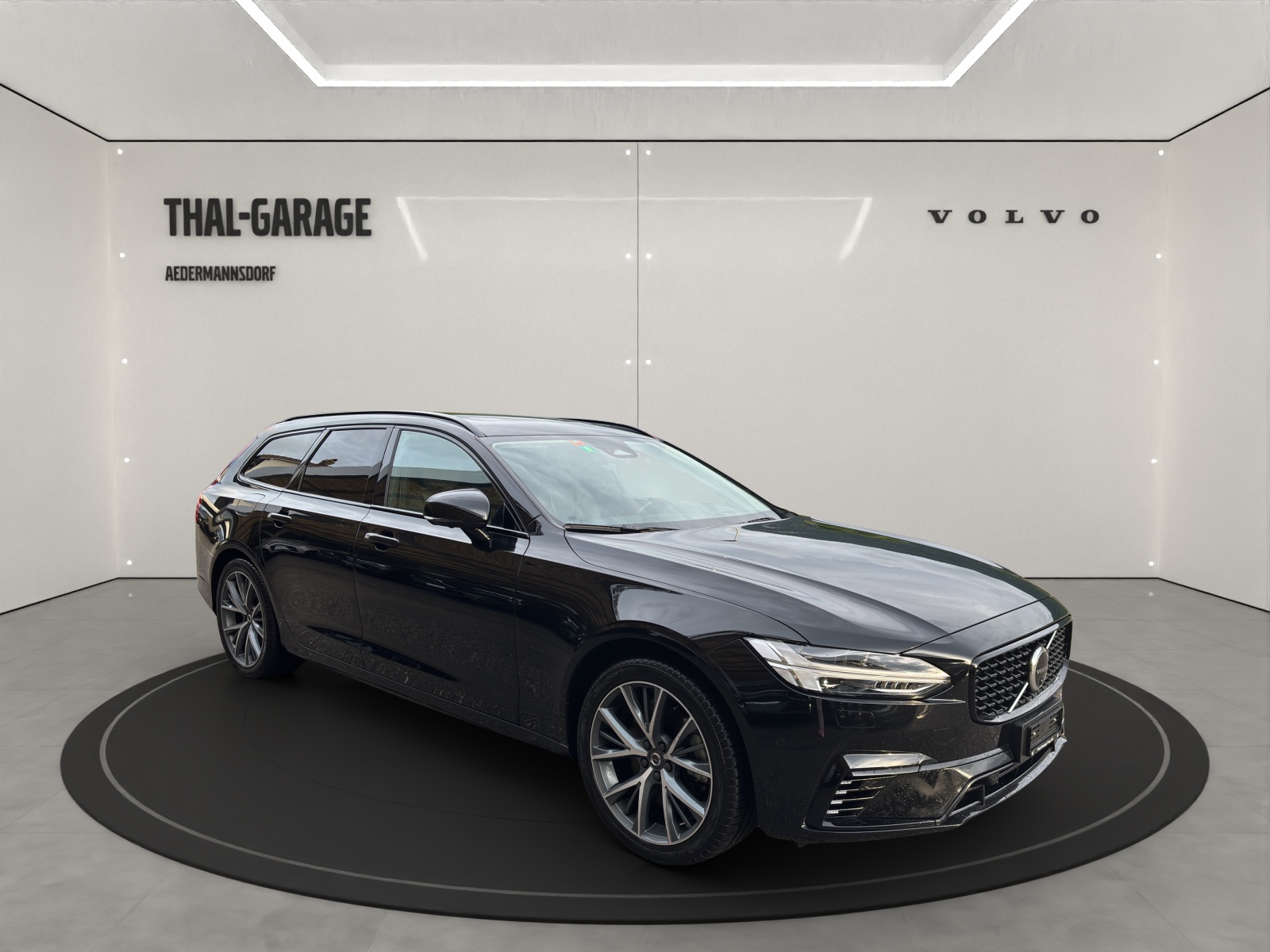VOLVO V90 2.0 T8 TE Ultimate Dark eAWD-showroom-element-2