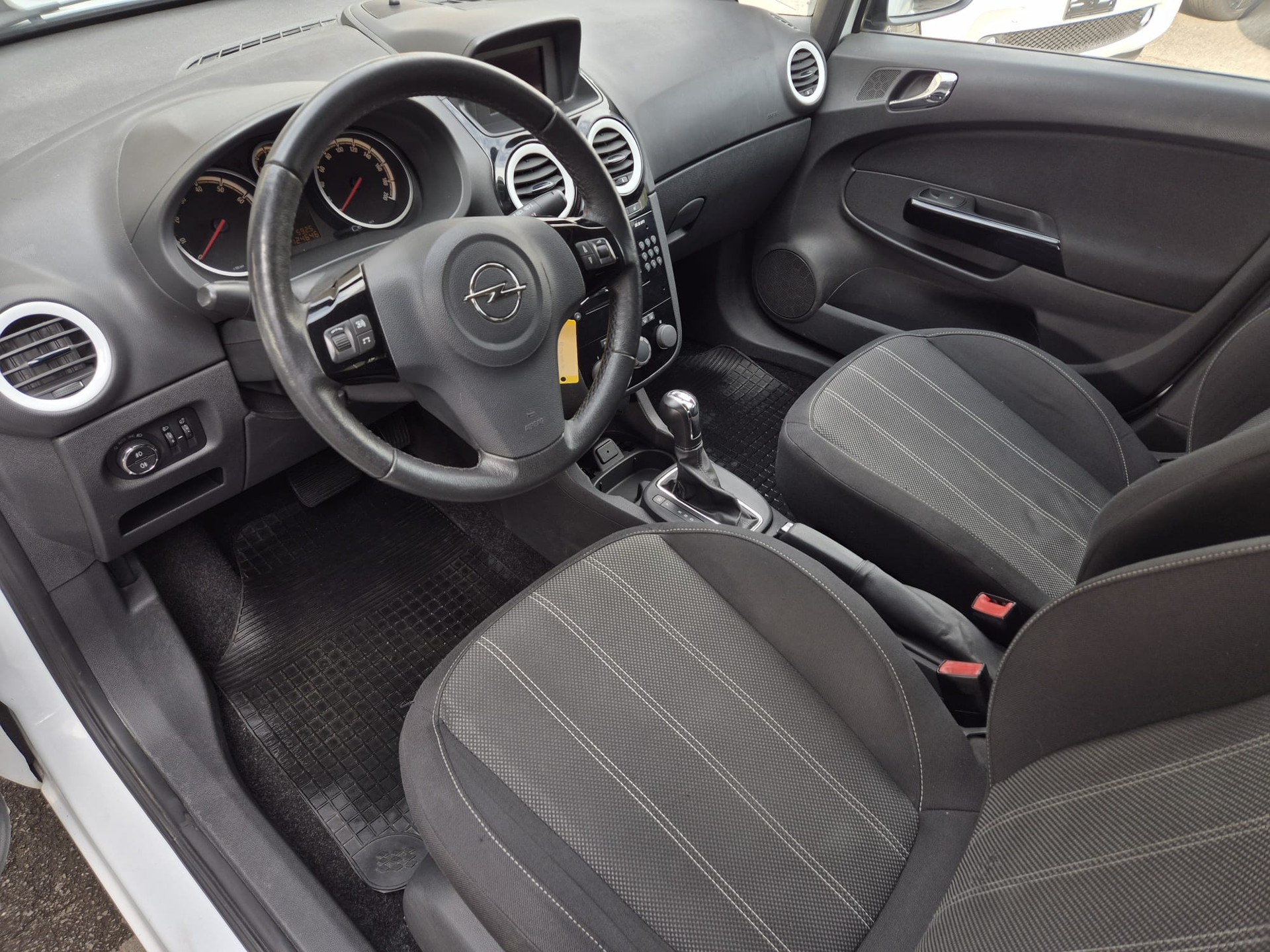 OPEL Corsa 1.4 TP Color Edition-image-8