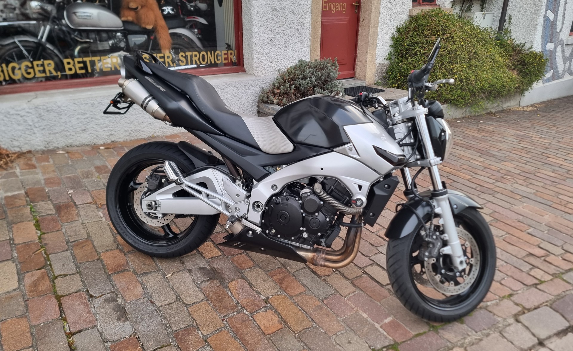 SUZUKI GSR 600 K6-image-2