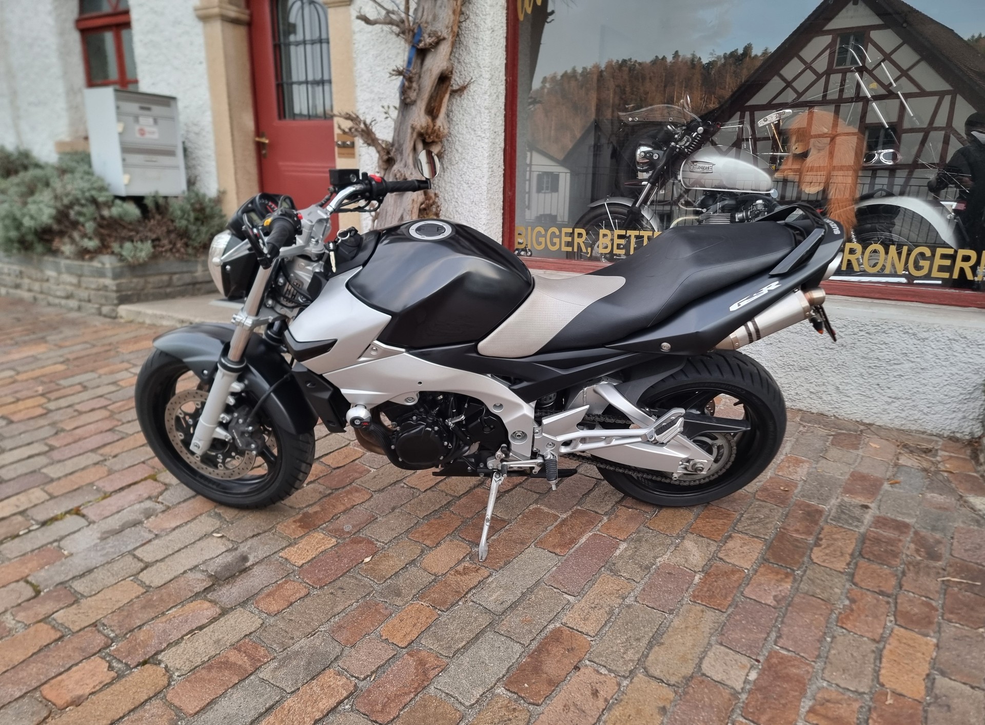 SUZUKI GSR 600 K6-image-1